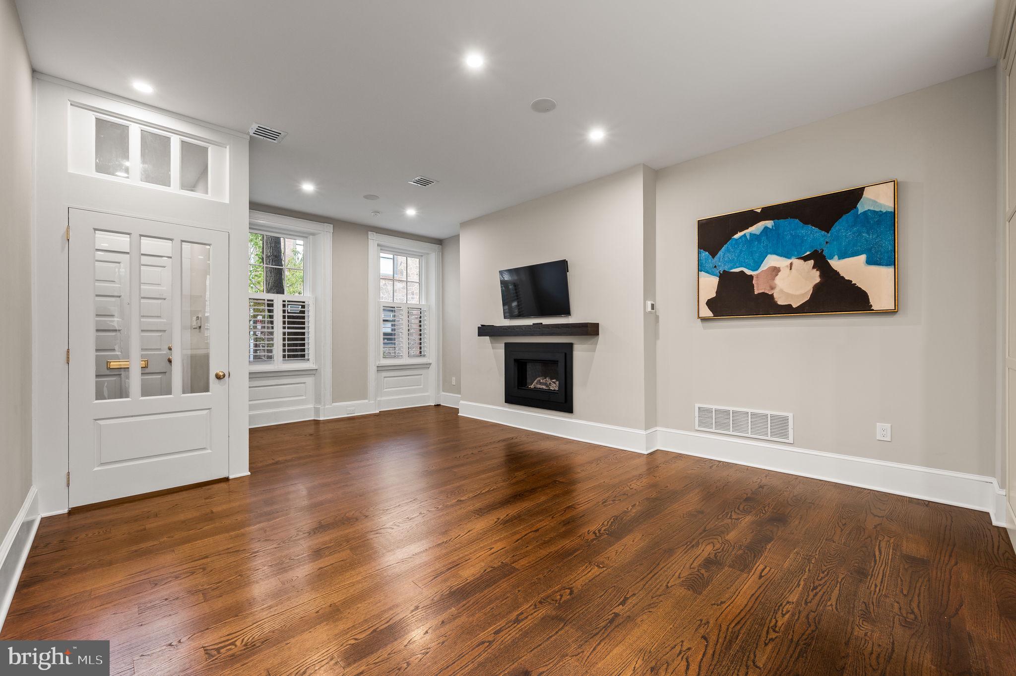 SOCIETY HILL - Residential