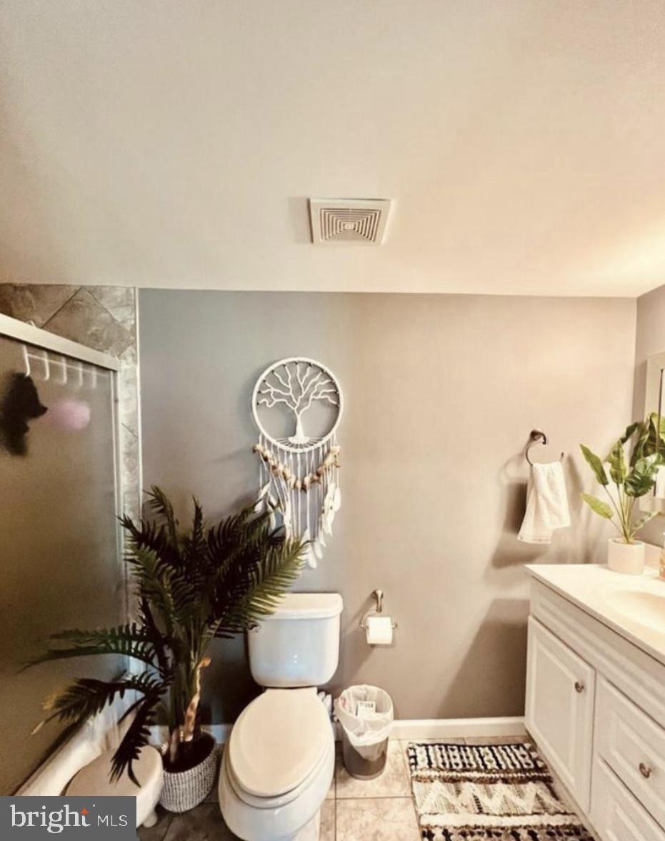 CREEKSTONE VILLAGE - Residential Lease