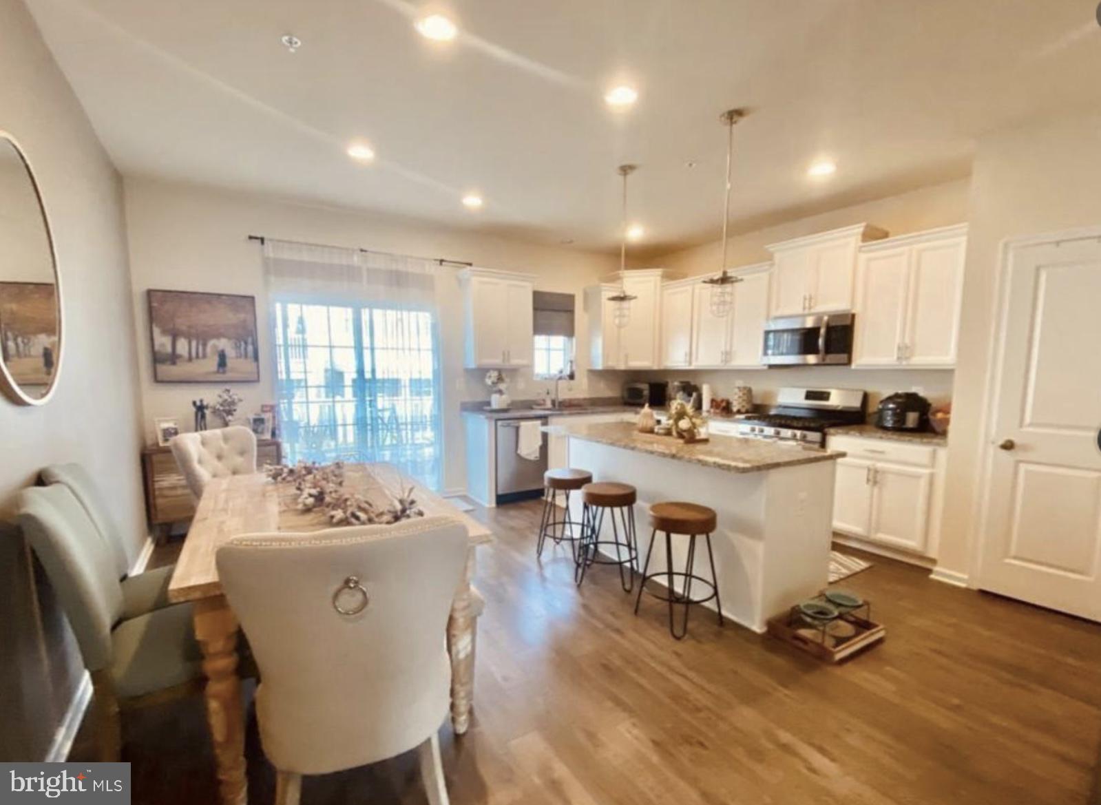 CREEKSTONE VILLAGE - Residential Lease