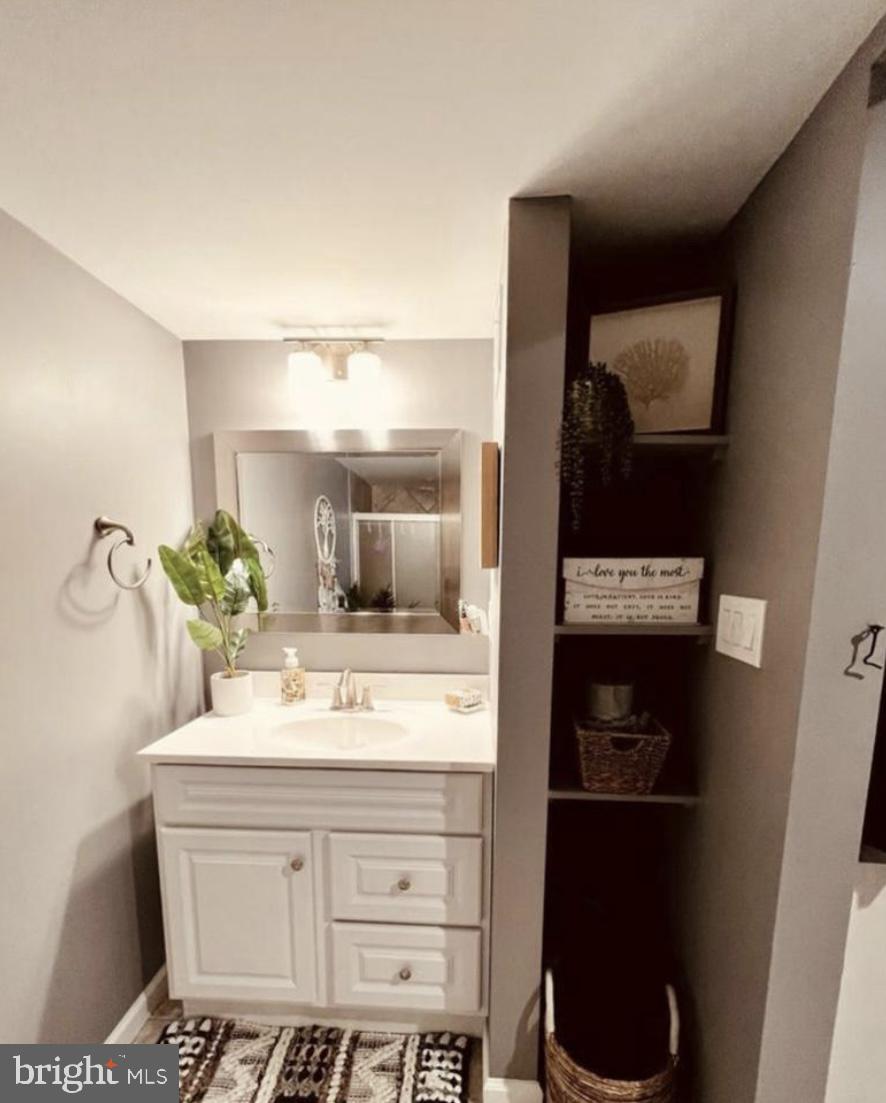 CREEKSTONE VILLAGE - Residential Lease