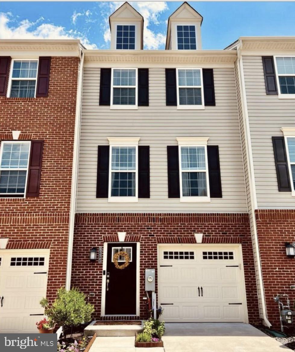 CREEKSTONE VILLAGE - Residential Lease