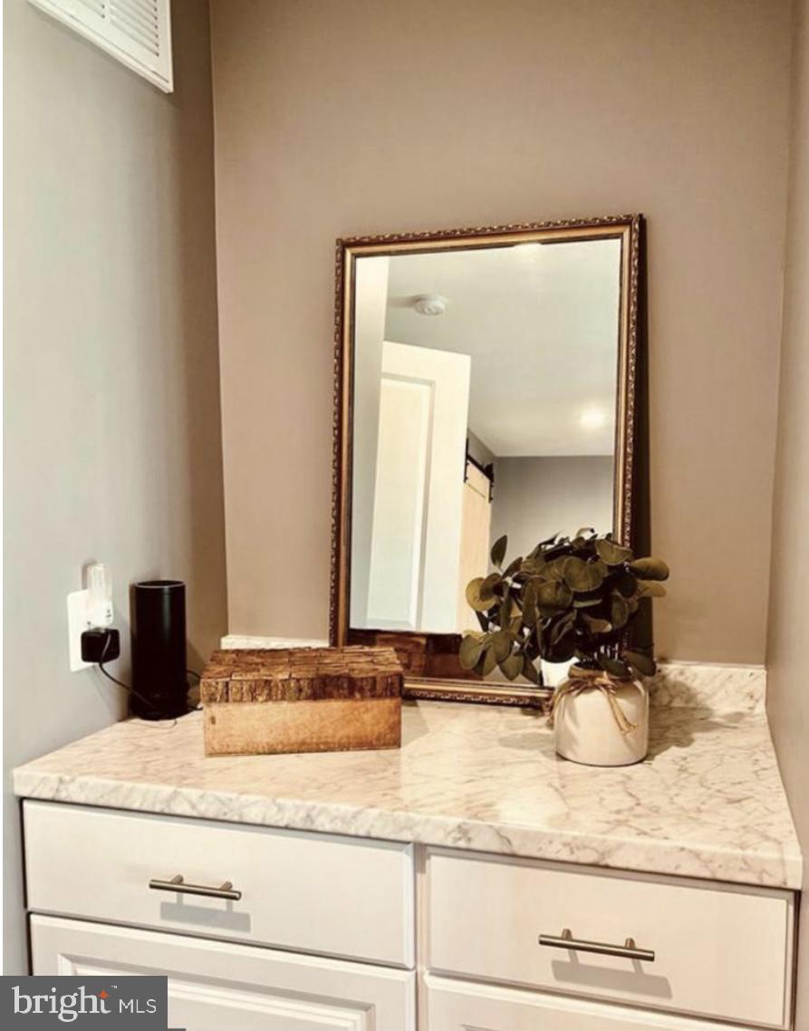 CREEKSTONE VILLAGE - Residential Lease