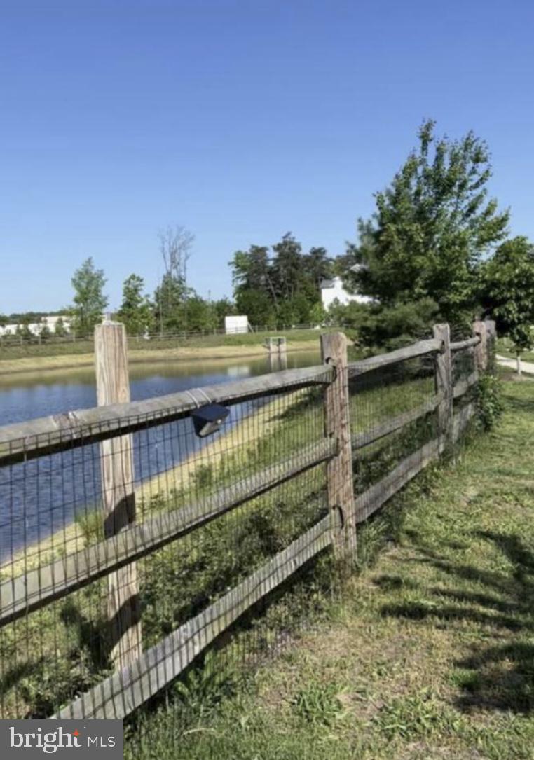 CREEKSTONE VILLAGE - Residential Lease