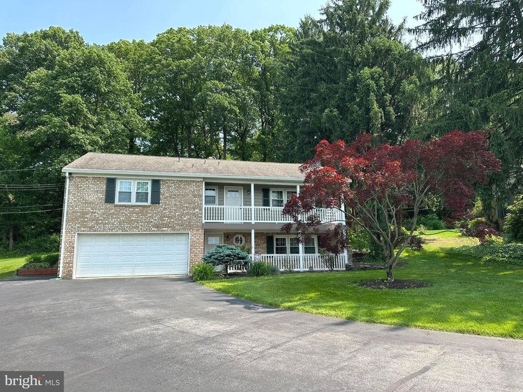Photo of 415 Folkstone Court, YORK, PA 17402 (MLS # PAYK2083658)