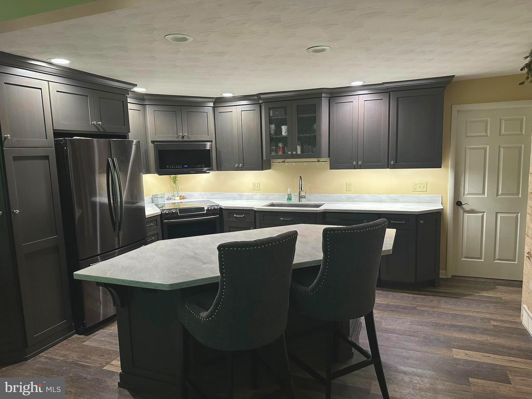 415 FOLKSTONE COURT
