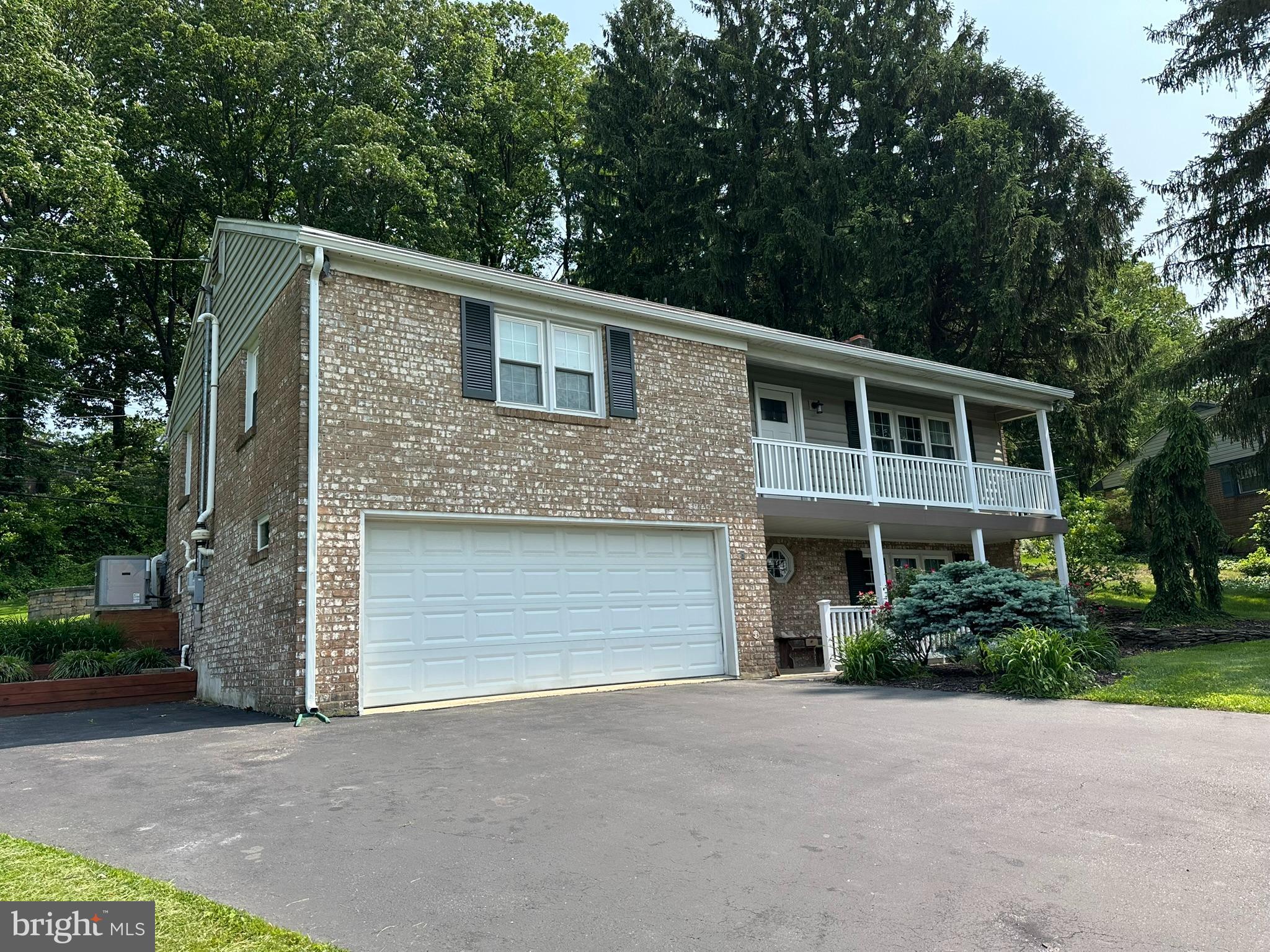 415 FOLKSTONE COURT