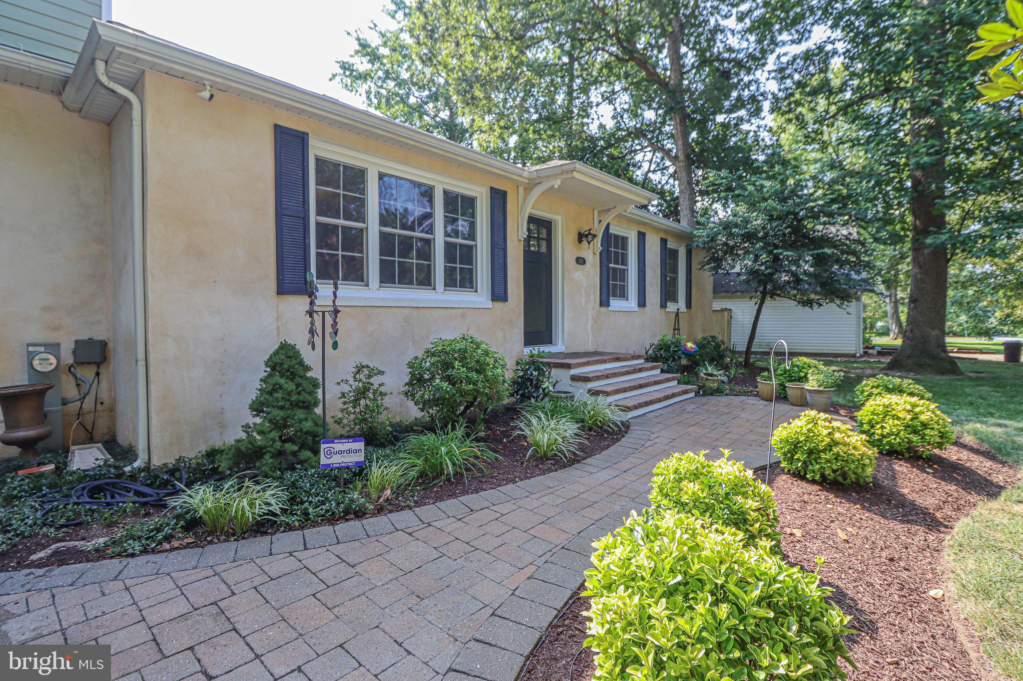 3925 RIVER CLUB DRIVE
