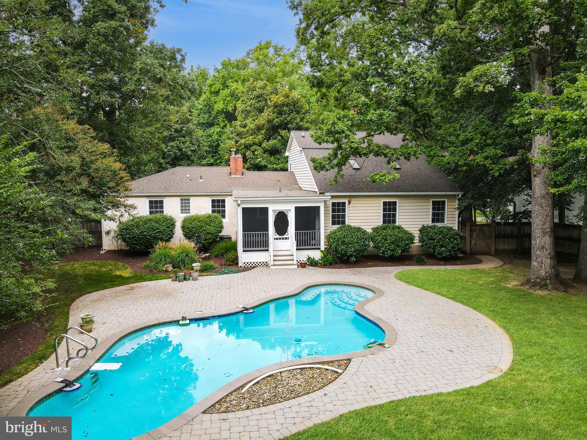 3925 RIVER CLUB DRIVE