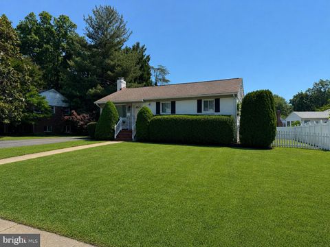 Photo of 3223 Holly Hill Drive, FALLS CHURCH, VA 22042 (MLS # VAFX2316358)