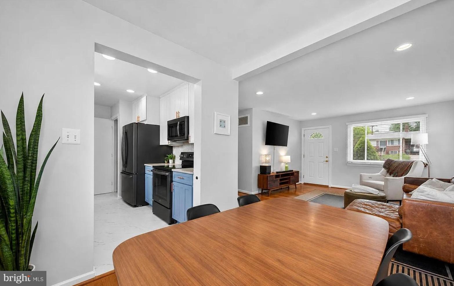 3223 HOLLY HILL DRIVE