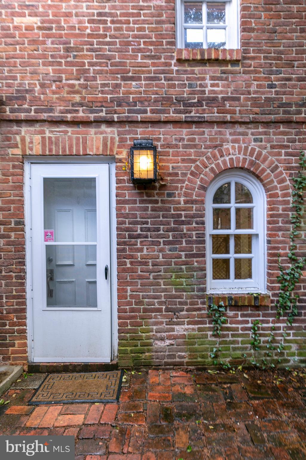 HISTORIC DISTRICT - Residential Lease