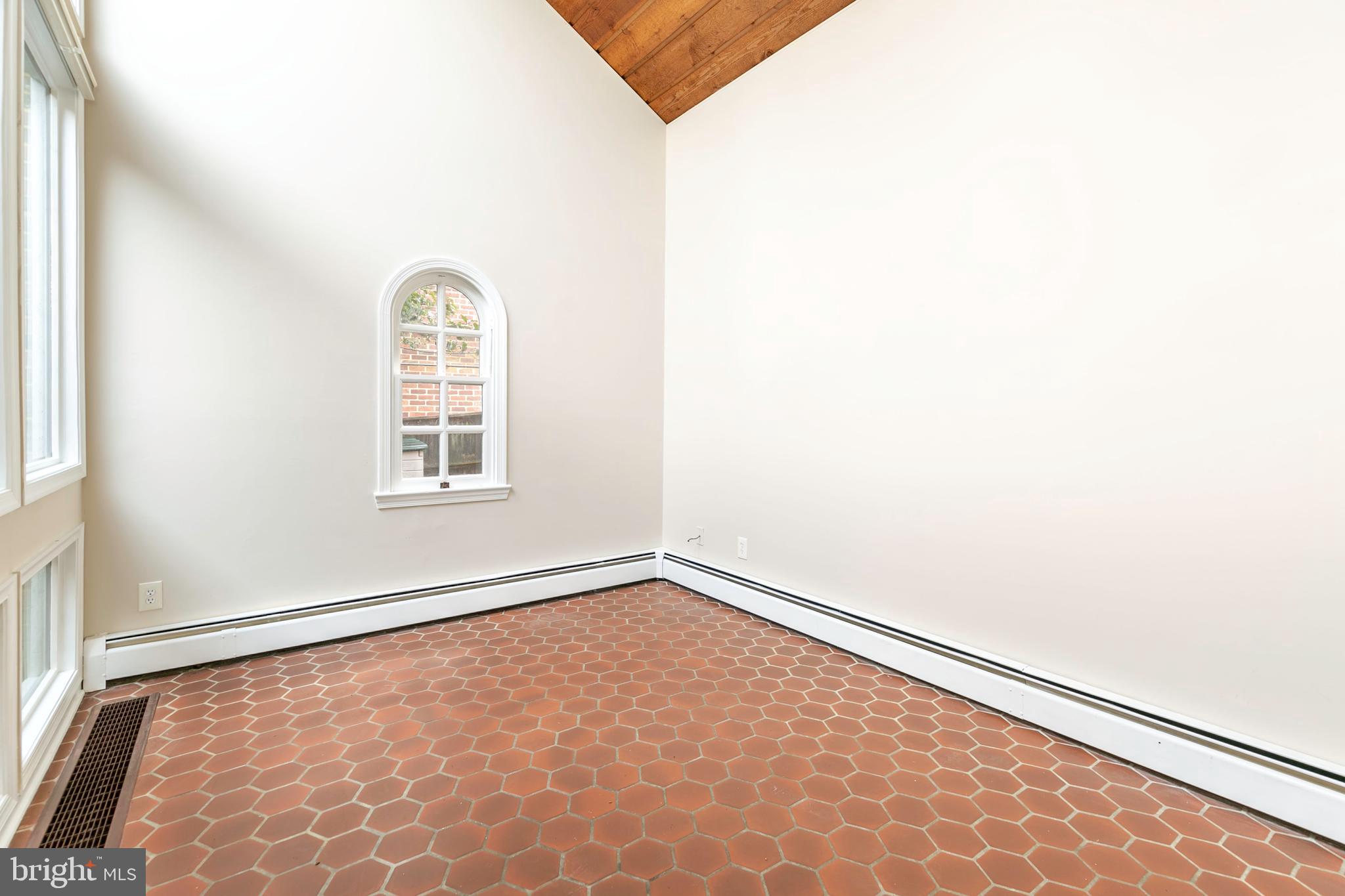 HISTORIC DISTRICT - Residential Lease