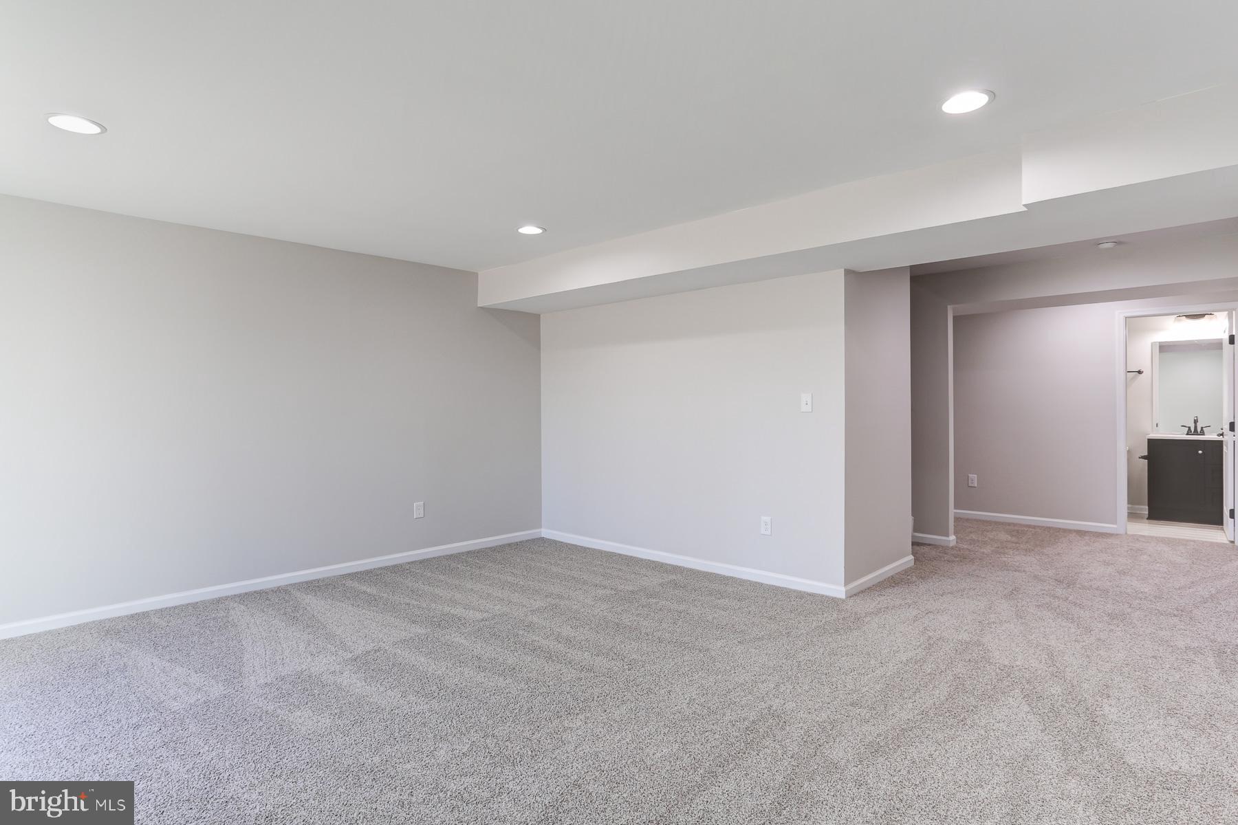 SOUTH POINTE II - Residential