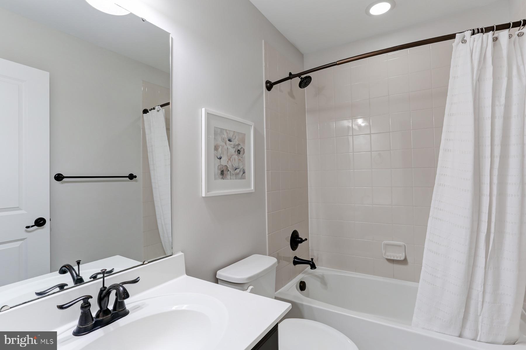 SOUTH POINTE II - Residential