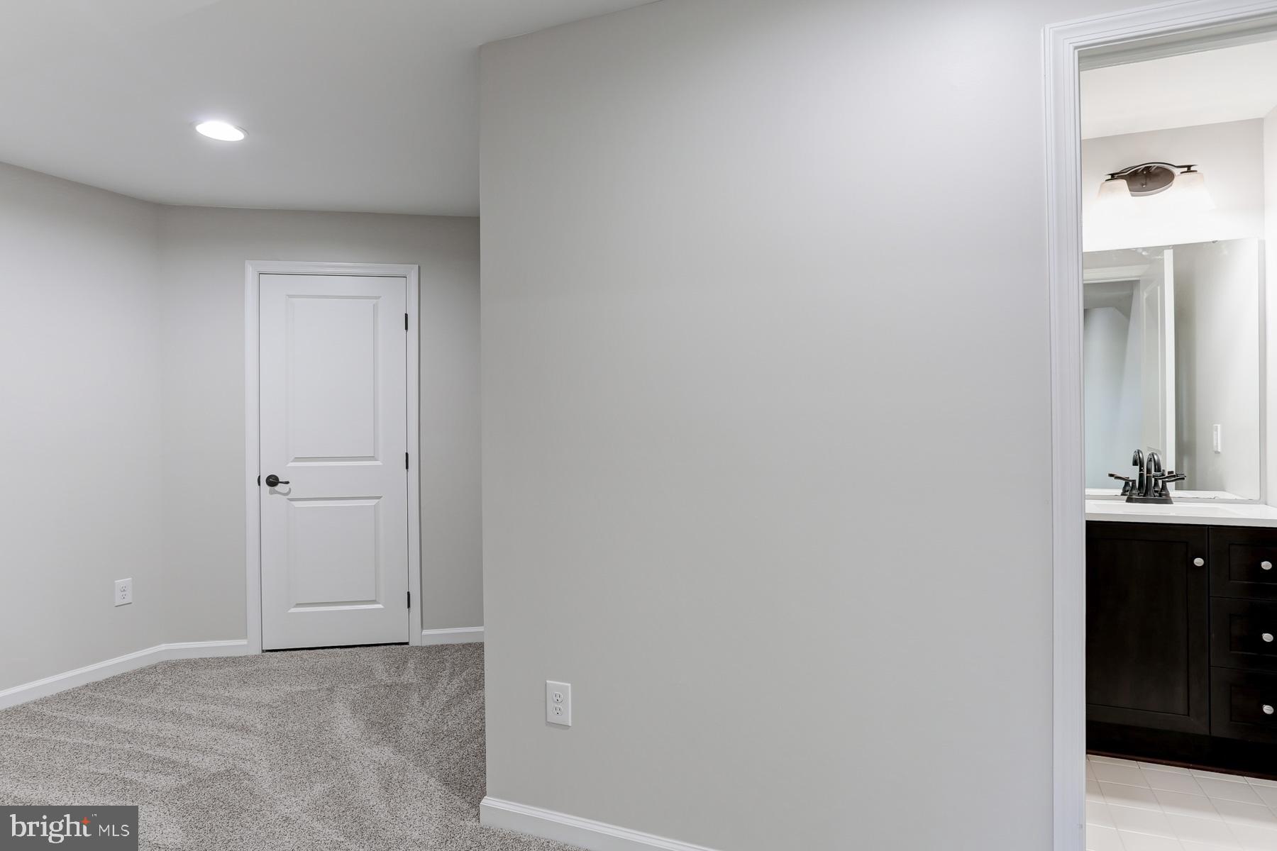 SOUTH POINTE II - Residential