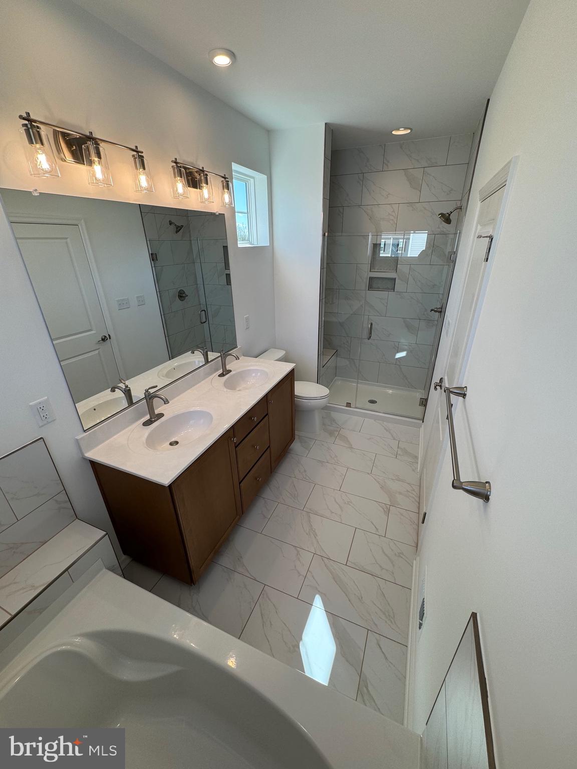 LOFTS AT CREEKSIDE - Residential Lease