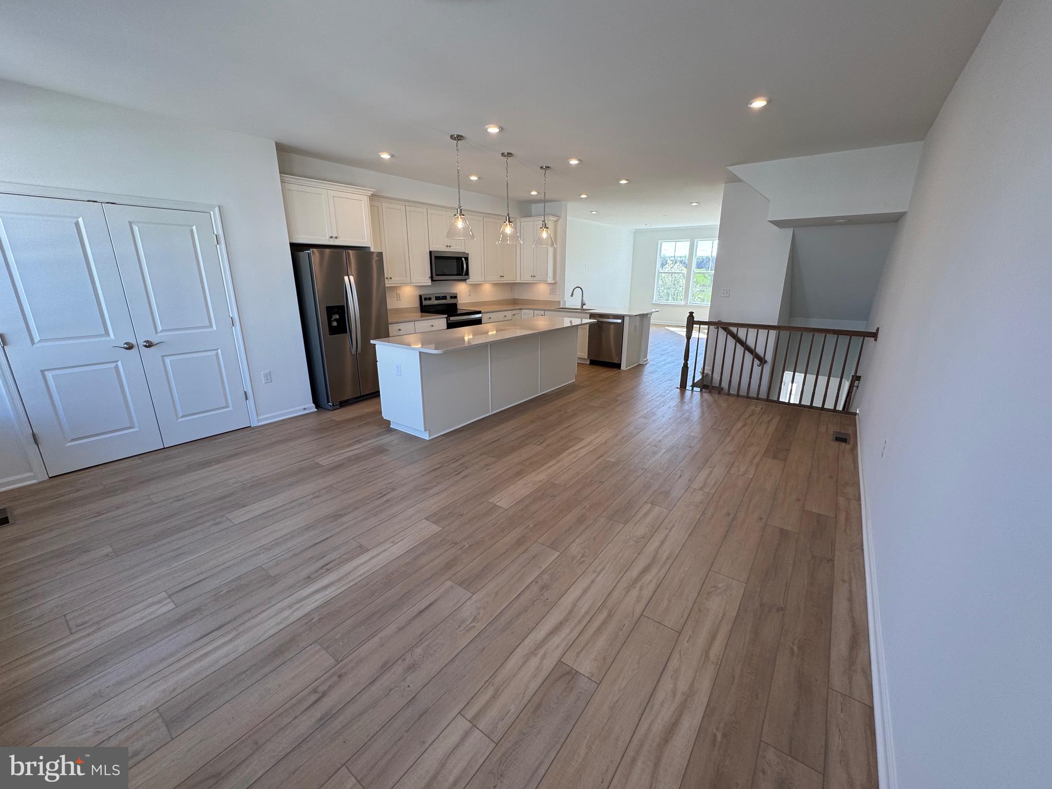 LOFTS AT CREEKSIDE - Residential Lease