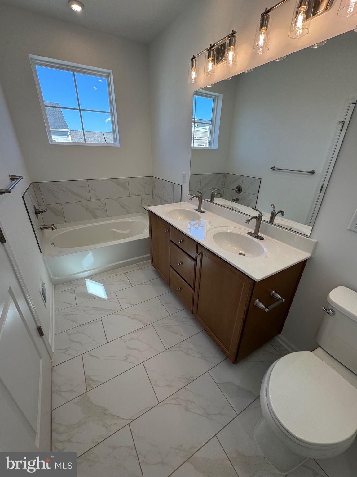 LOFTS AT CREEKSIDE - Residential Lease