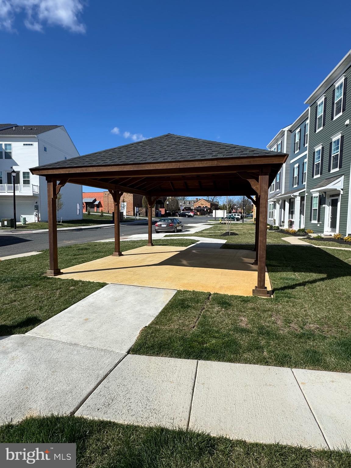 LOFTS AT CREEKSIDE - Residential Lease