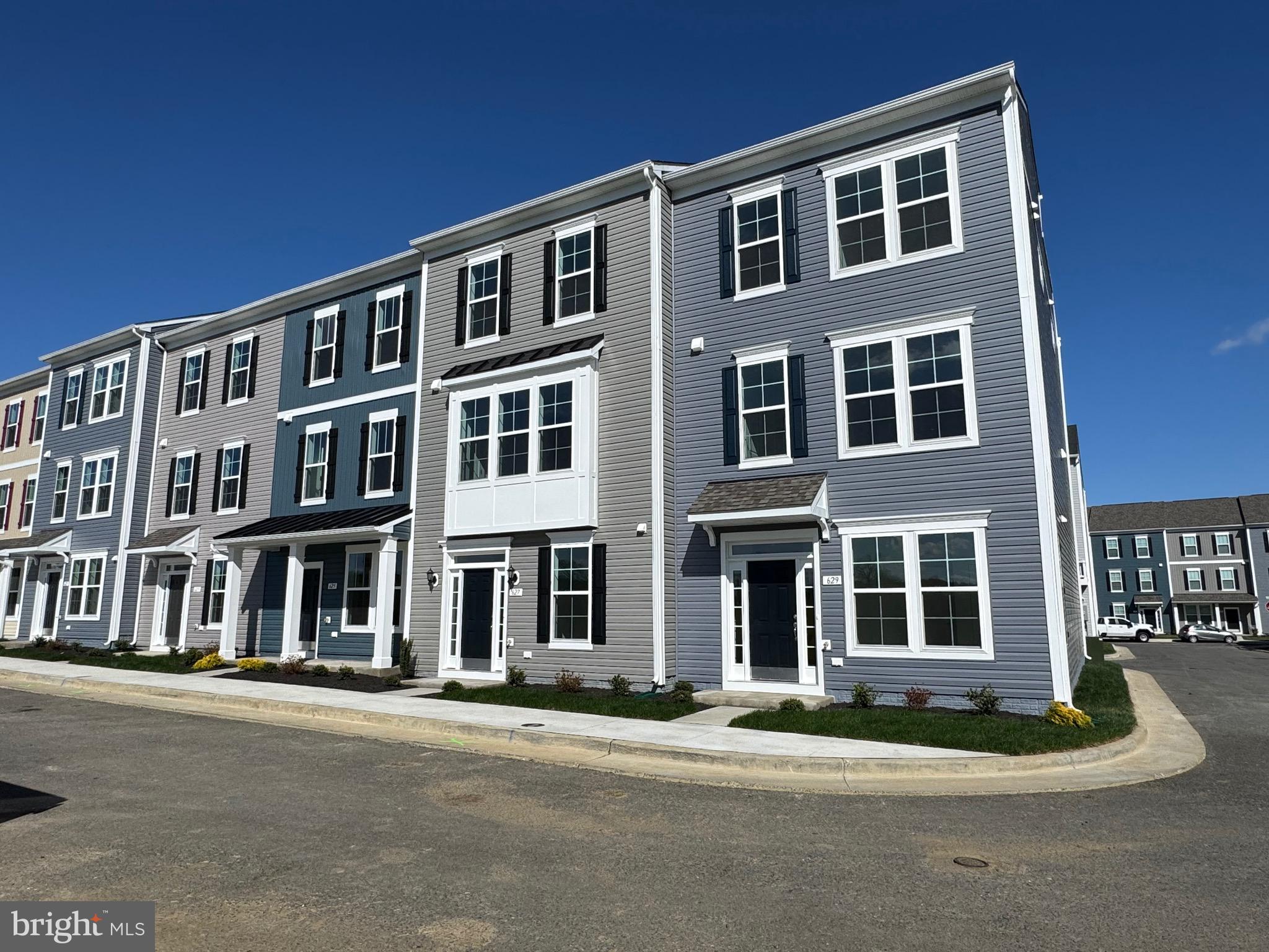 LOFTS AT CREEKSIDE - Residential Lease