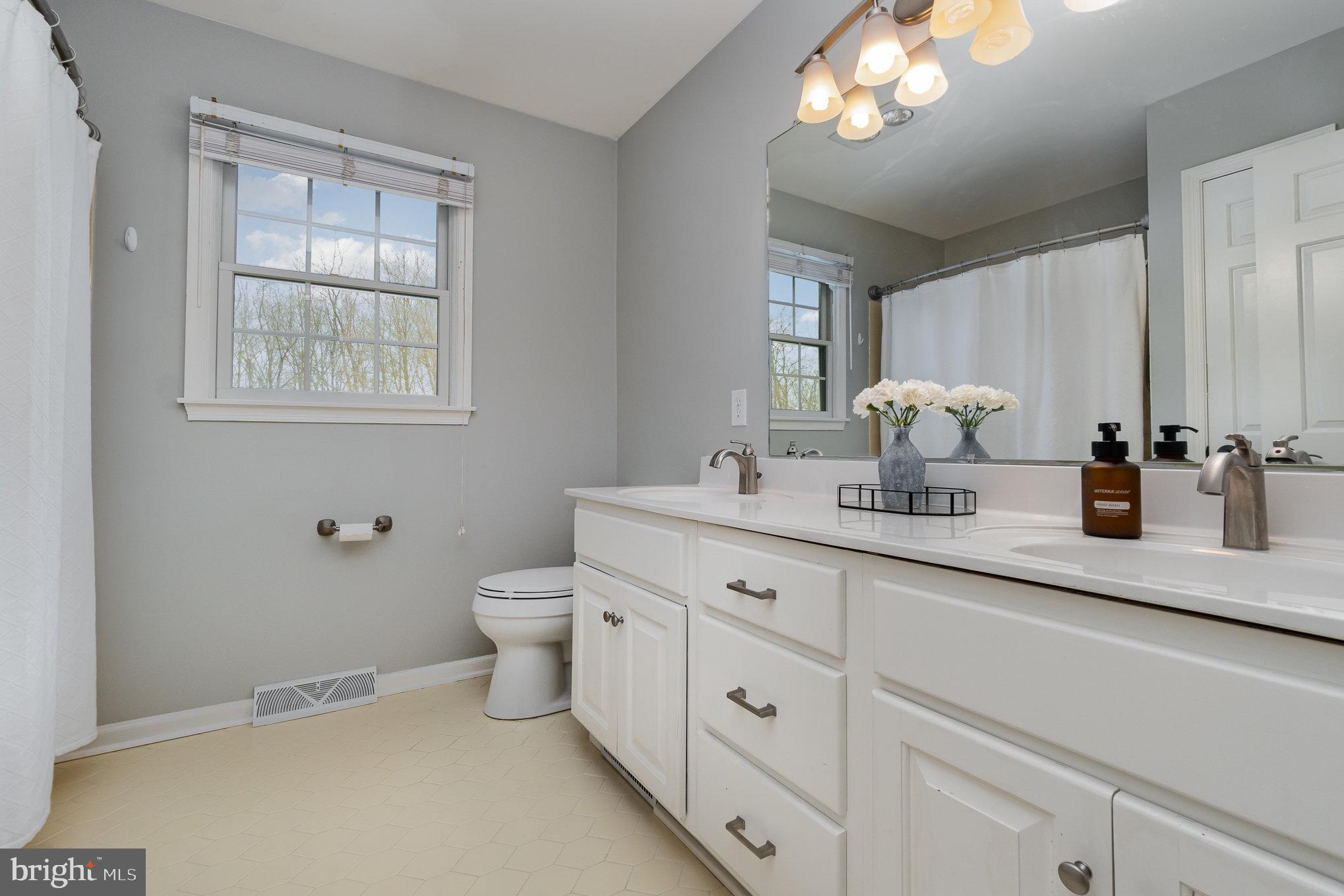 HAMPDEN SQUARE - Residential