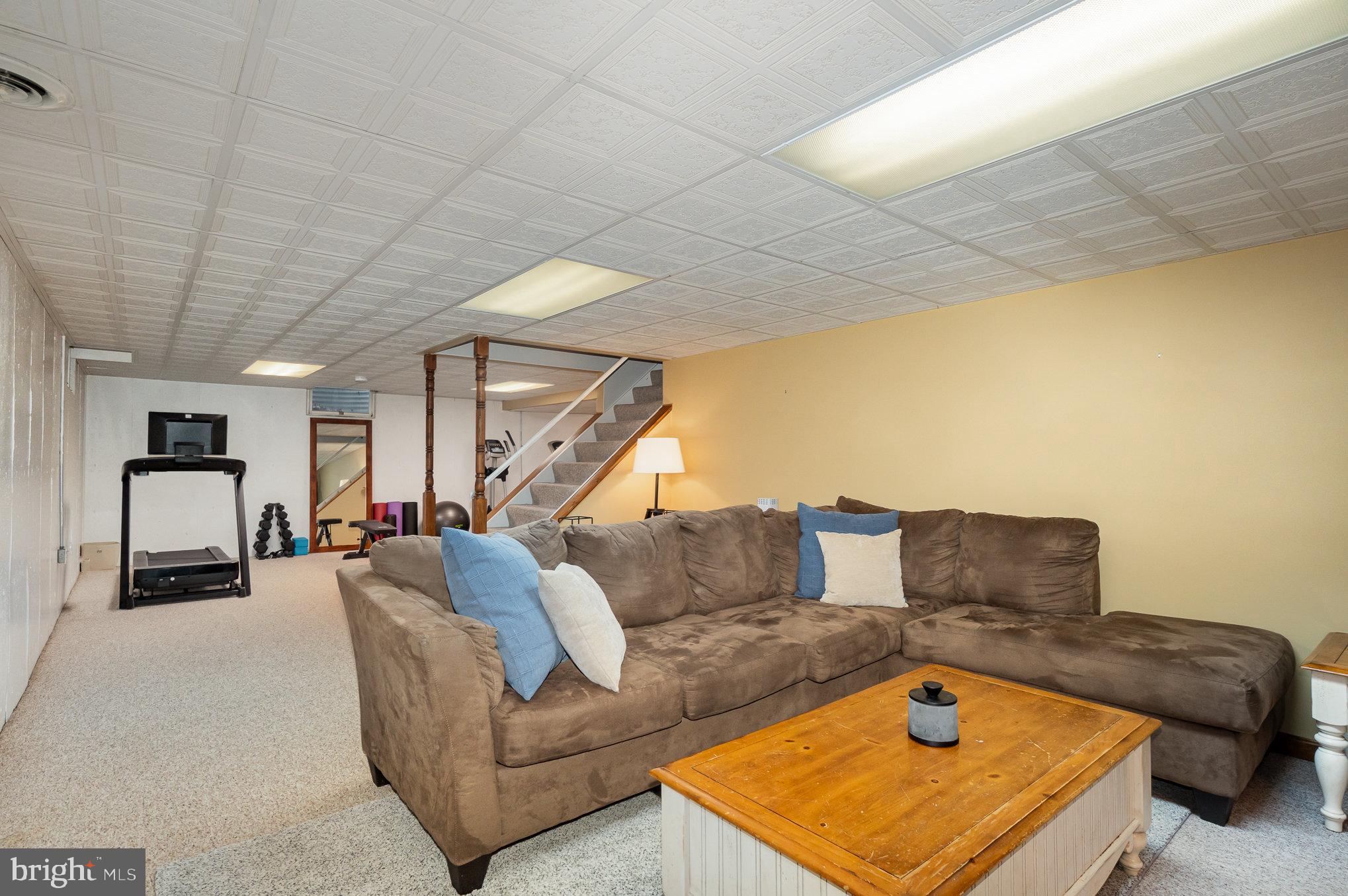 HAMPDEN SQUARE - Residential