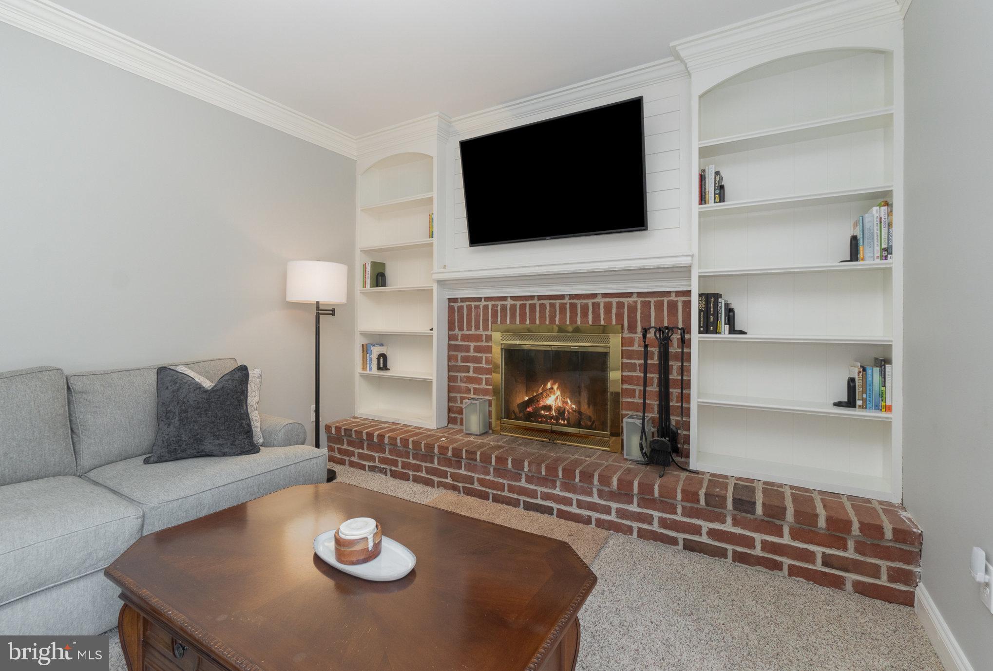 HAMPDEN SQUARE - Residential