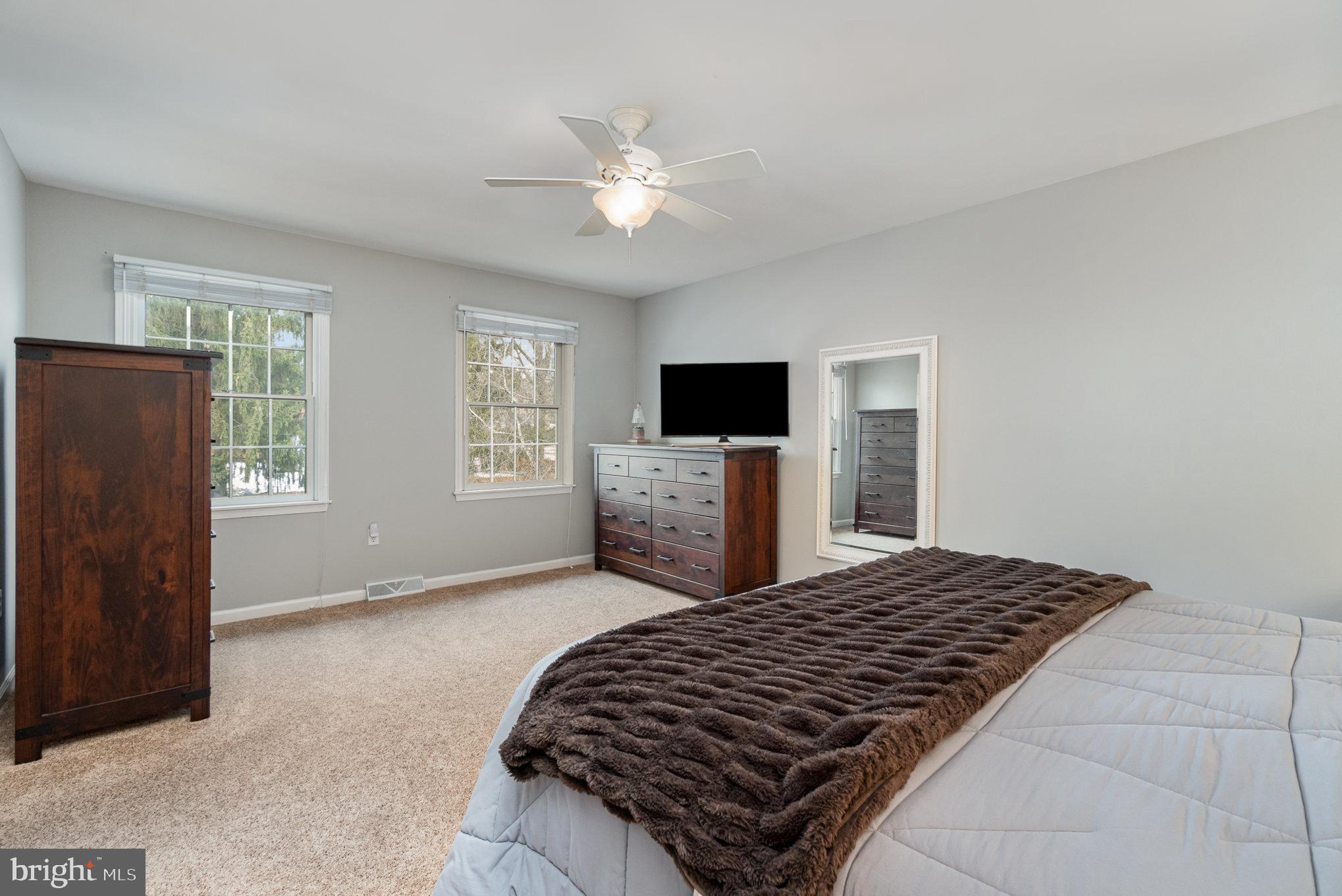 HAMPDEN SQUARE - Residential