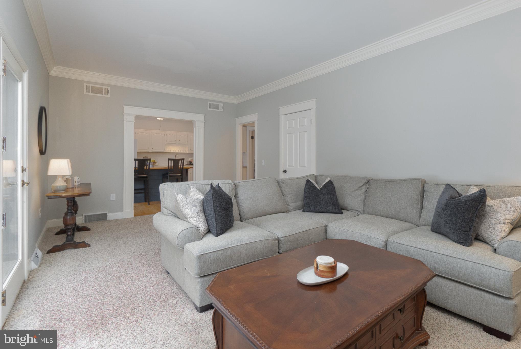 HAMPDEN SQUARE - Residential