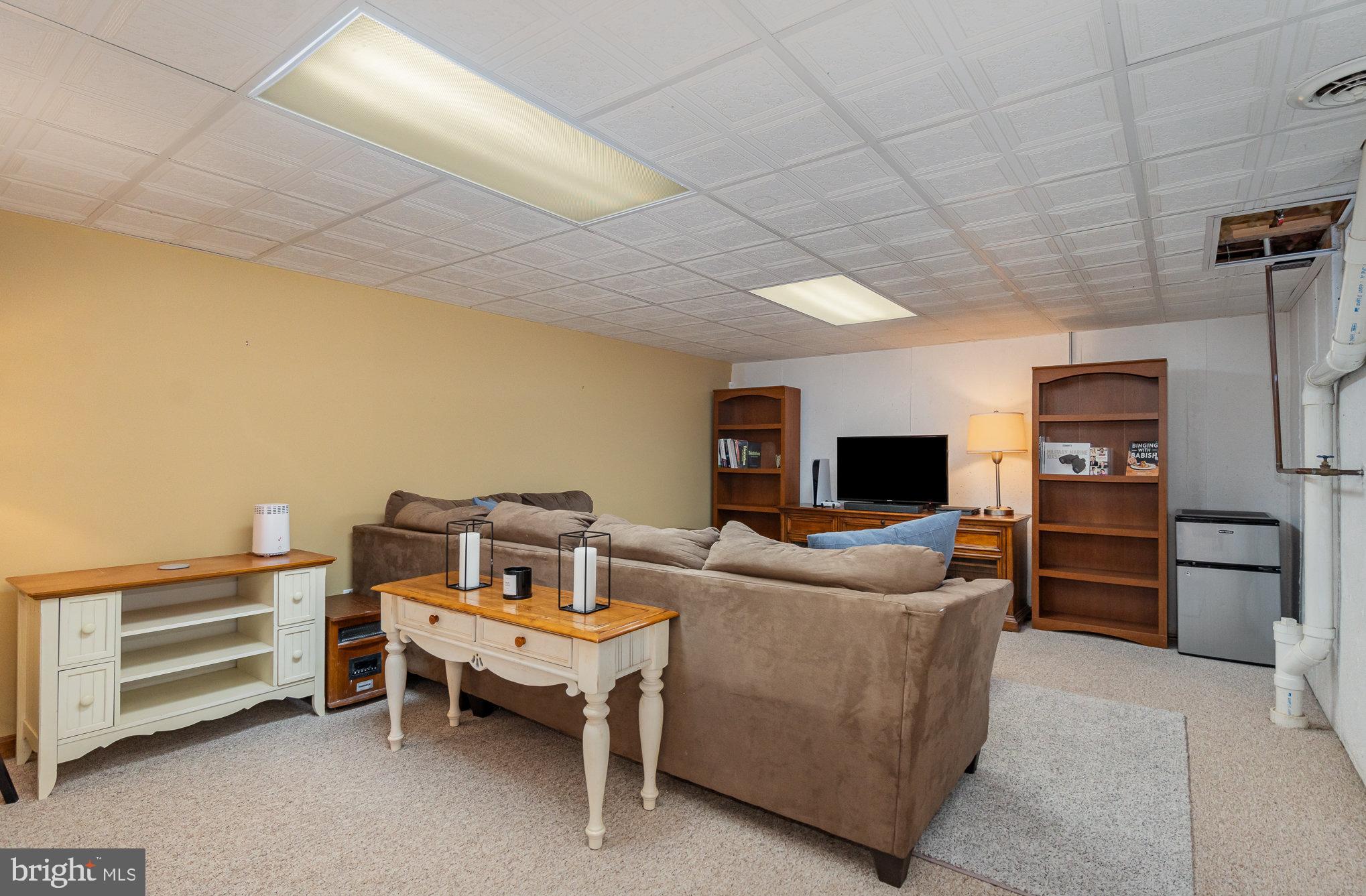 HAMPDEN SQUARE - Residential