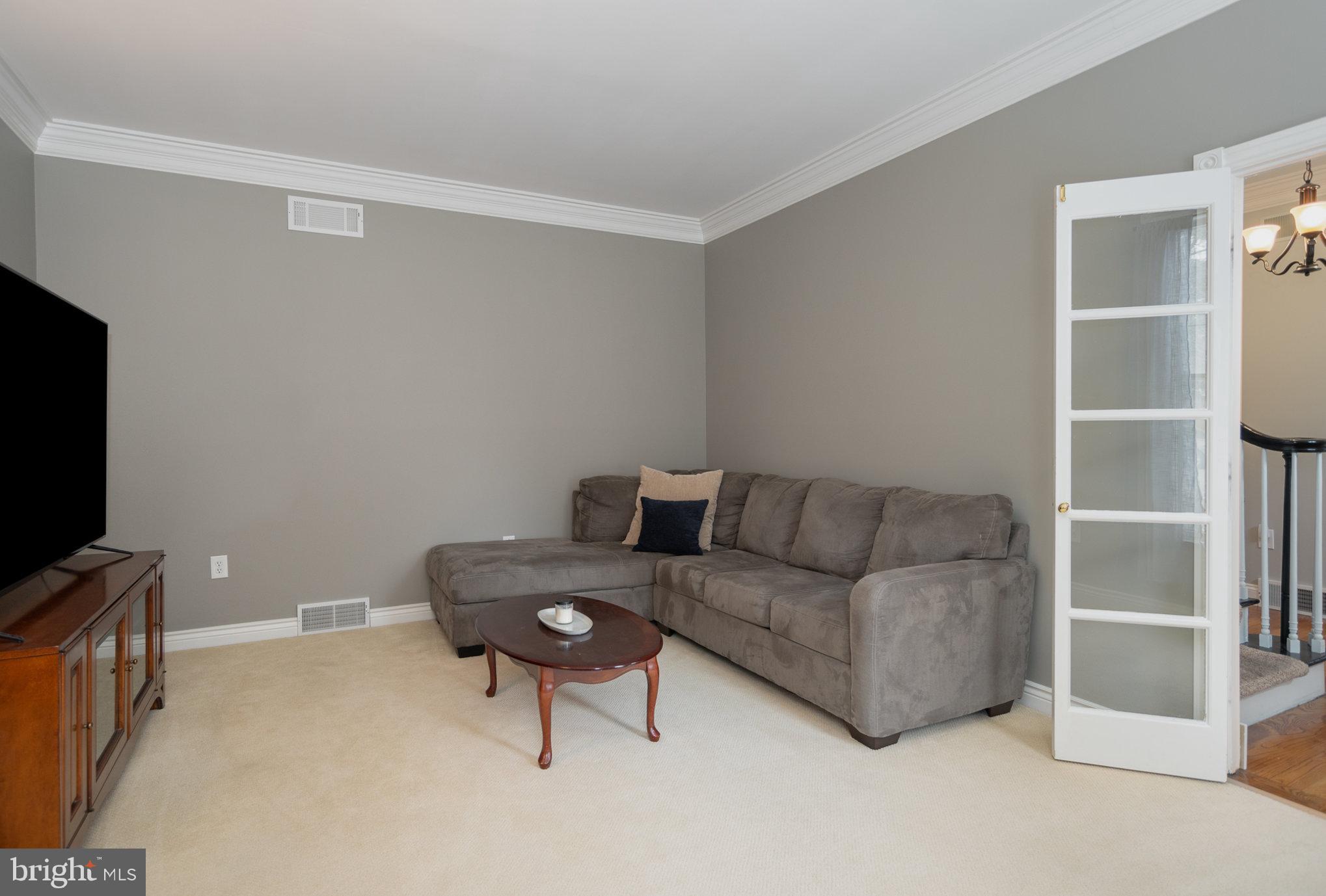 HAMPDEN SQUARE - Residential