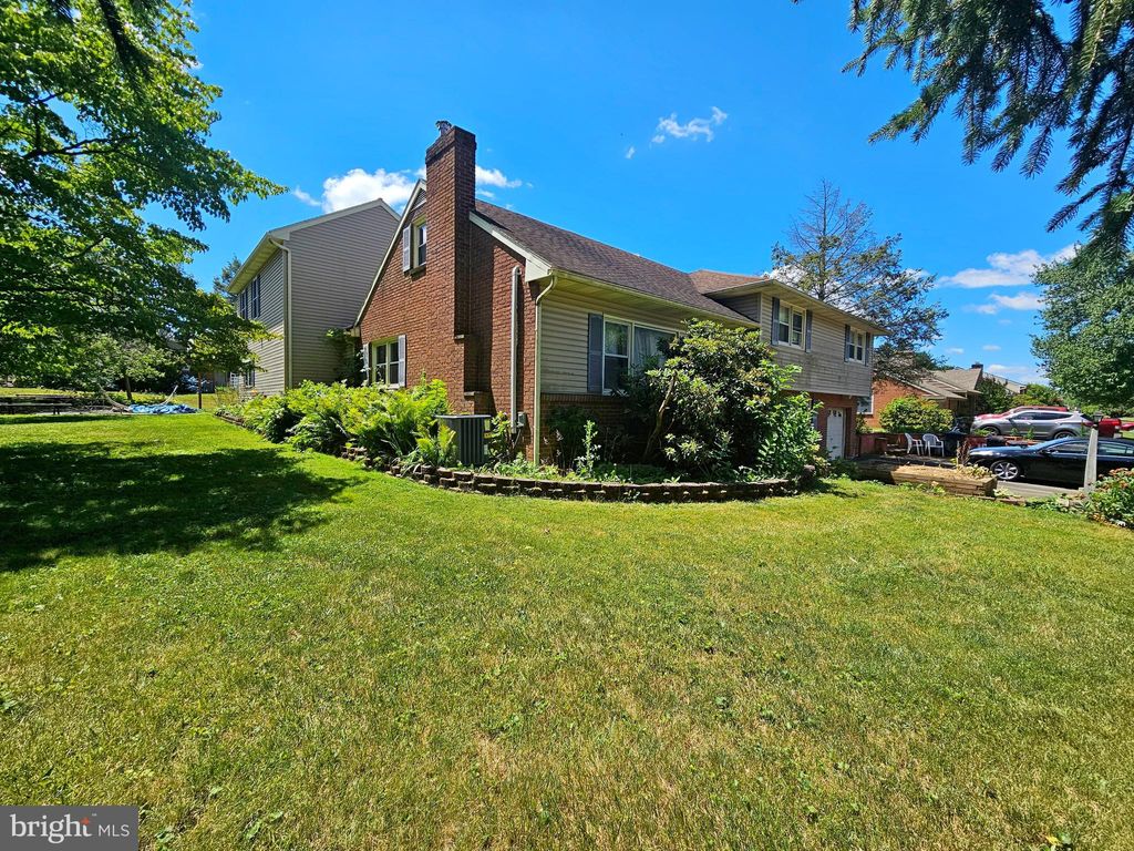 Photo of 2300 Mayfair Drive, Lancaster, PA 17603 (MLS # PALA2052914)