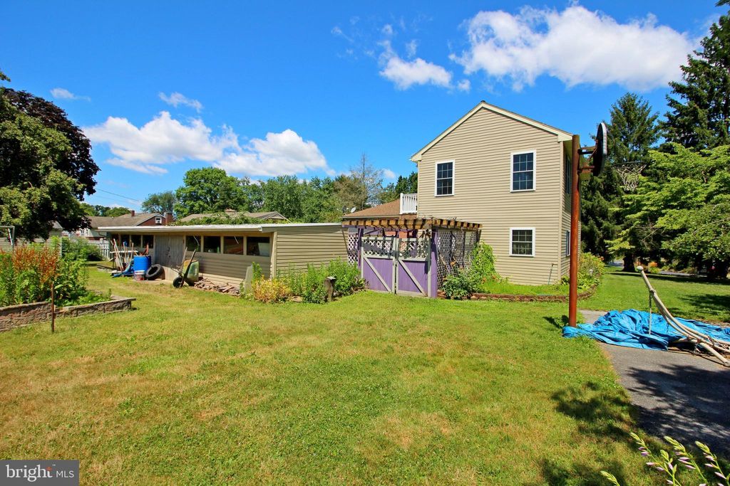 Photo of 2300 Mayfair Drive, Lancaster, PA 17603 (MLS # PALA2052914)