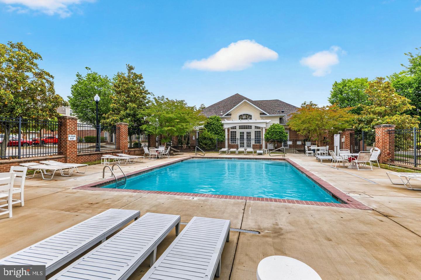 800 EDELEN STATION PLACE 402
