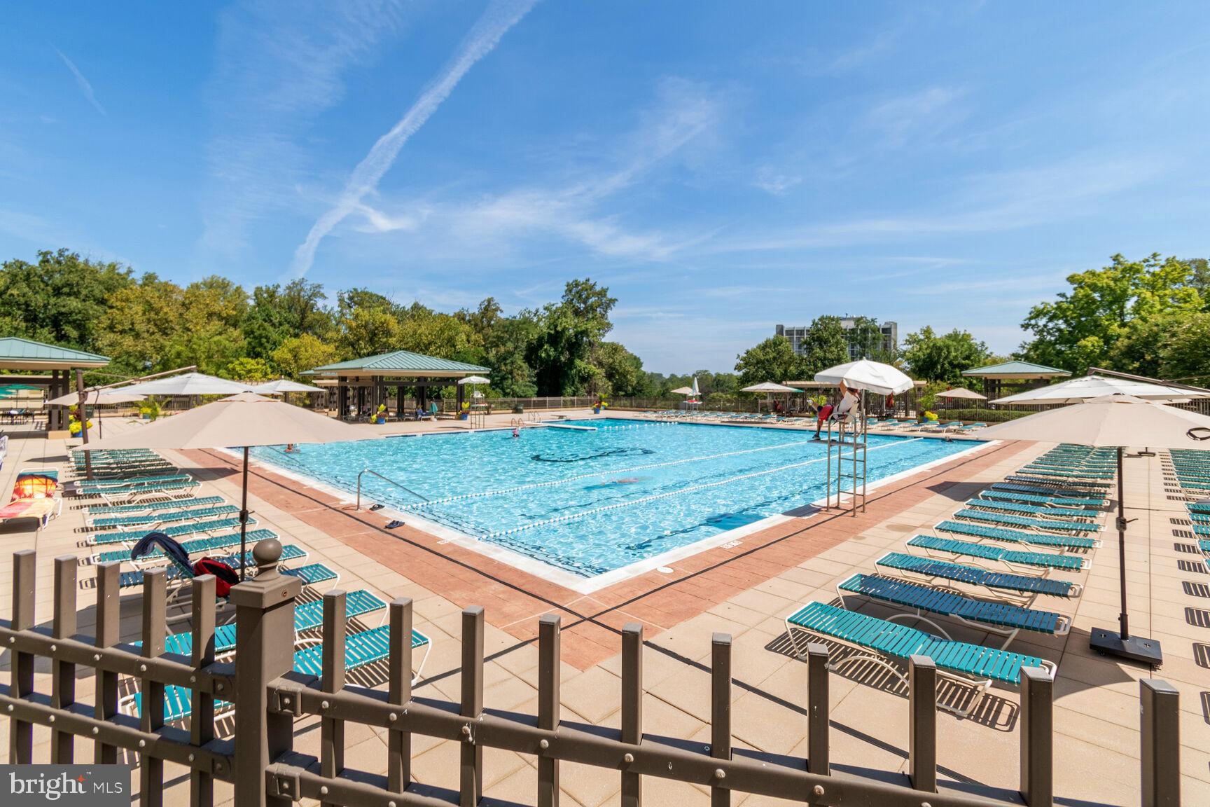 PROMENADE TOWERS - Residential