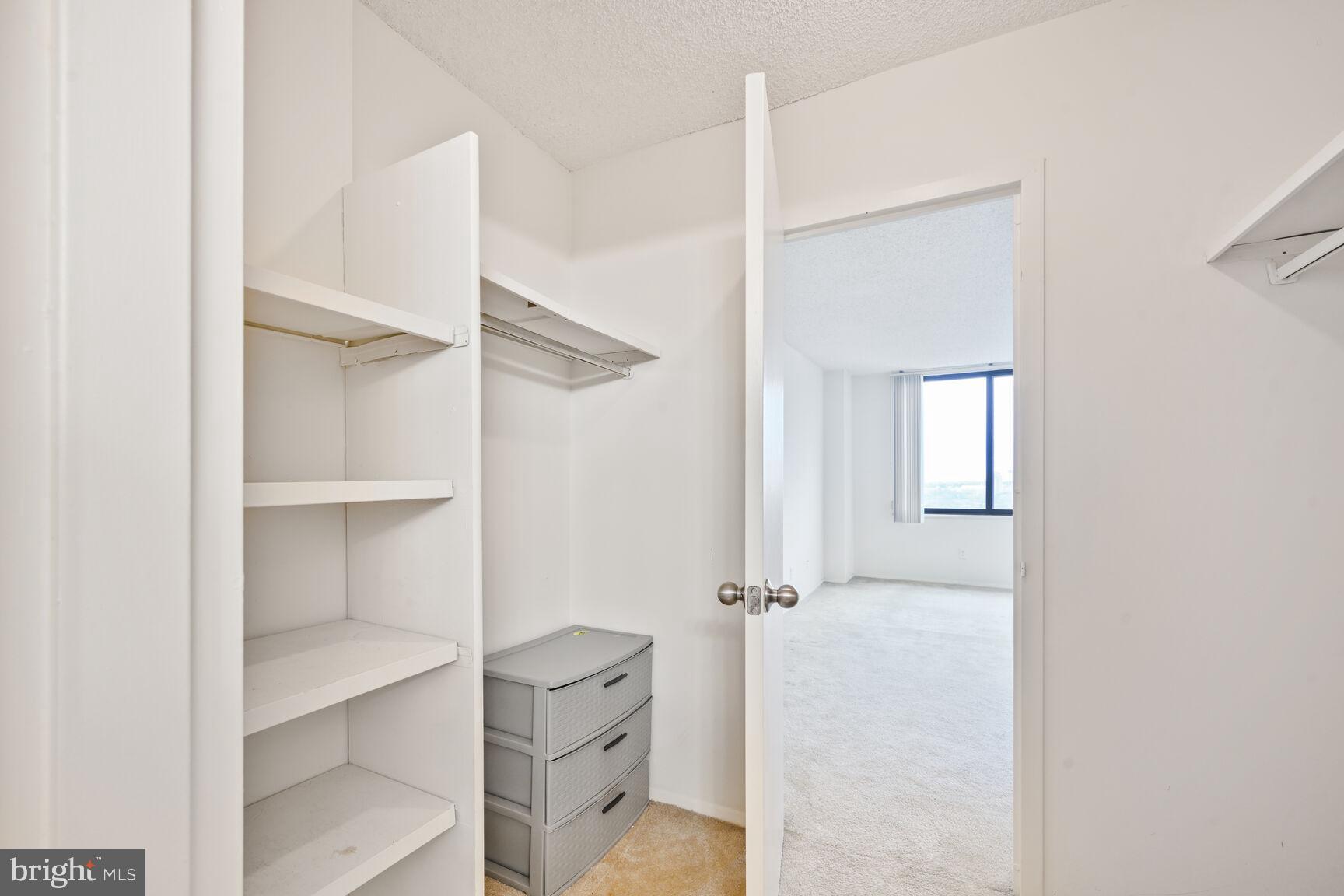 PROMENADE TOWERS - Residential