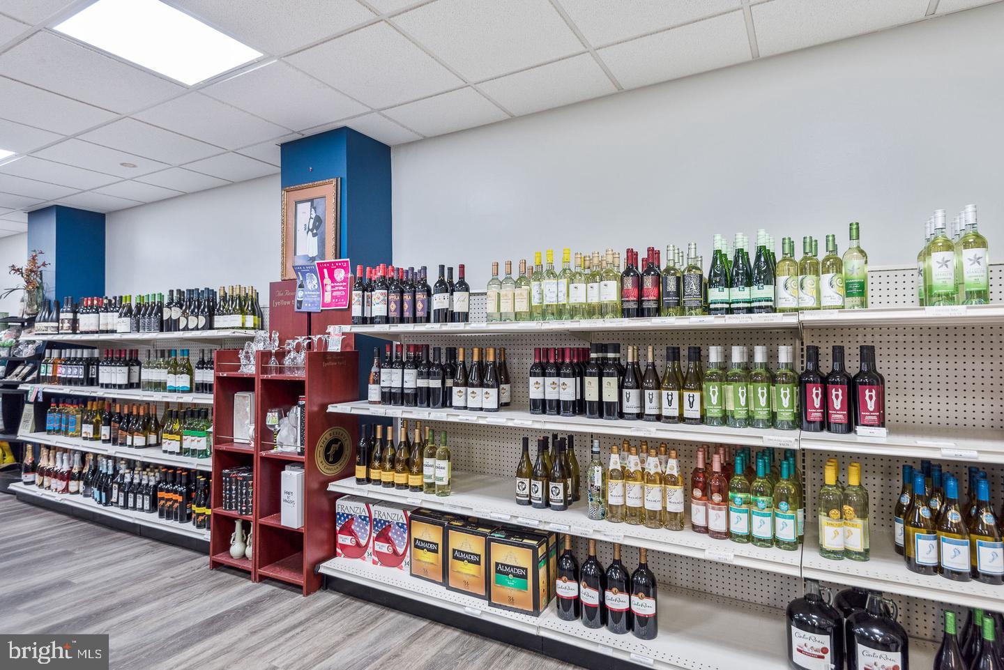 PROMENADE TOWERS - Residential