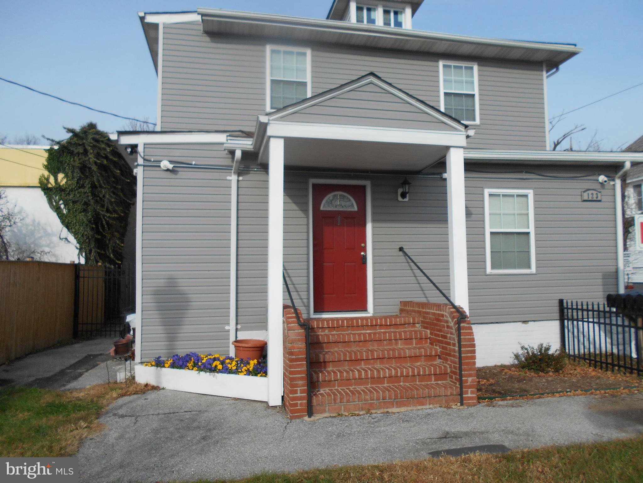 Located in the heart of Laurel. This updated 1 bedroom, 1 bath 1st floor apartment. Kitchen, living room, bedroom with nice size closet. Washer & dryer in the unit. Free Wi-Fi included in the rent. Walking distance to Main Street and the Marc Train. Easy commute to Route 295, 32, and I95, and ICC. Security gate and private parking. Pet case by case.