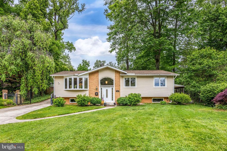 SPRINGFIELD | KINGS PARK — Sunny and updated 4BR/3BA home on a quiet cul-de-sac! This home offers an inviting blend of warmth, comfort, and functionality. The main level features hardwood floors and opens to a welcoming living room with a cathedral ceiling and generous windows, including a large bow window, that fill the space with natural light. A separate dining room with sliding glass doors leads to the patio, creating an easy indoor-outdoor flow for everyday living and entertaining. The spacious kitchen features granite countertops and windows that keep the space bright and cheerful.

The primary suite offers a large closet and an ensuite bath, while two additional bedrooms and a second full bath complete the main level. The lower level adds excellent flex space with a recreation room, fourth bedroom, and an additional full bath. Excellent storage throughout!

Outside, the expanded driveway offers generous parking, and the private backyard with patio provides a peaceful retreat. Enjoy close proximity to Kings Park Shopping Center, Parliament Pool Swim Club, Springfield Town Center, Kingstowne Towne Center, Kings Park Park, Burke Lake Park, and Lake Accotink Park. With easy access to I-495, Braddock Road, and the Fairfax County Parkway, commuting is a breeze.

Don’t miss this opportunity to move right in and enjoy all that Kings Park has to offer!