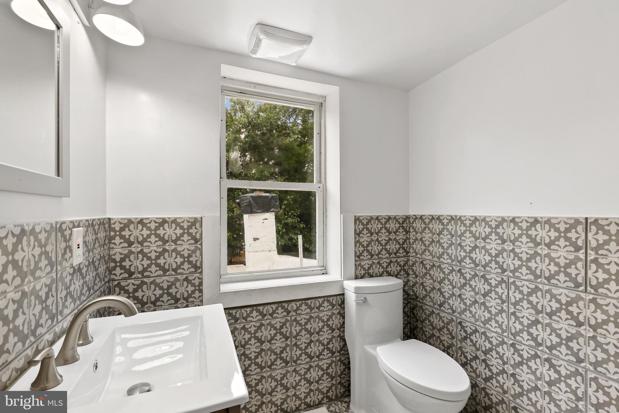 HOLLINS MARKET - Residential