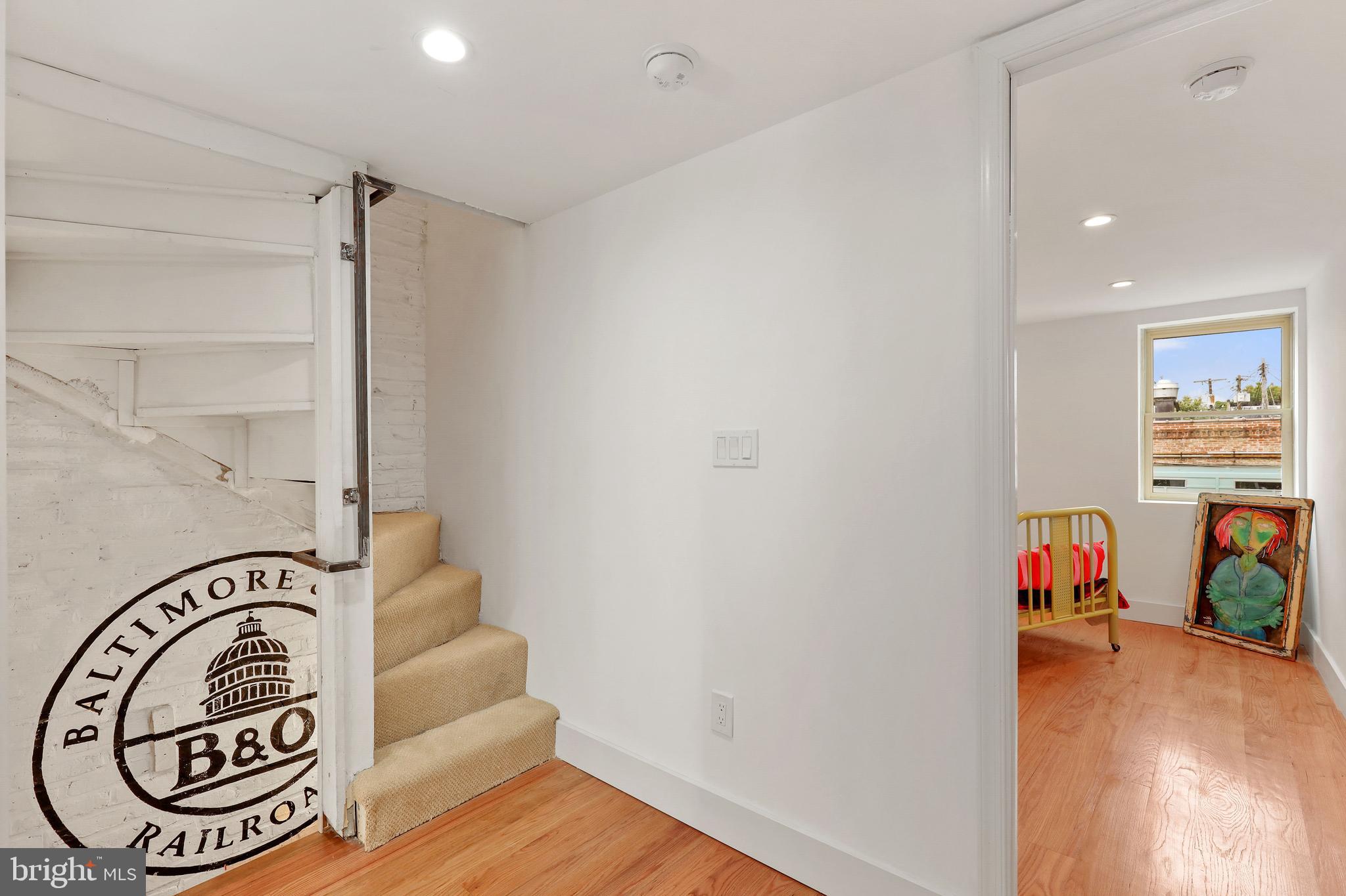 HOLLINS MARKET - Residential