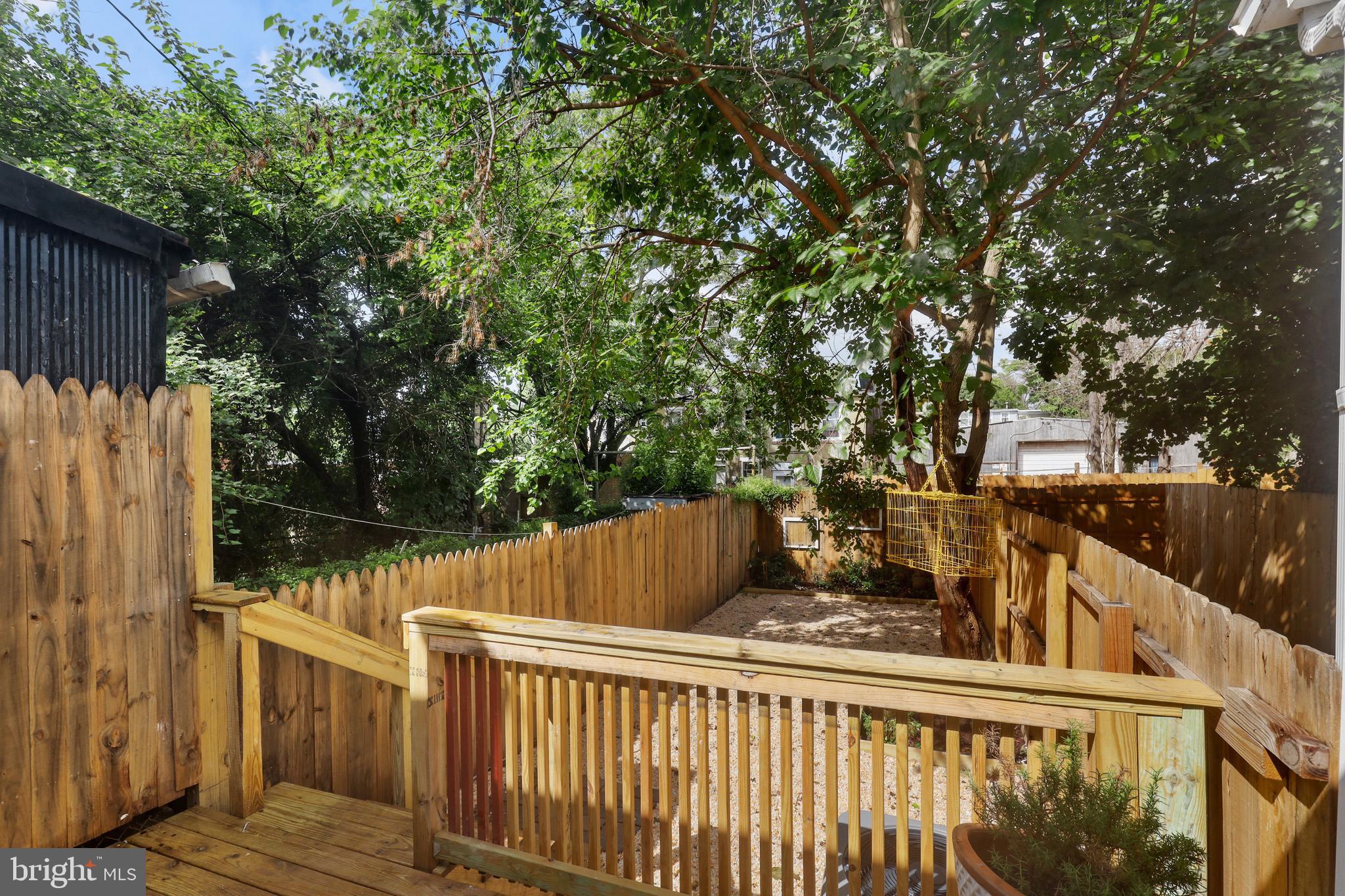 HOLLINS MARKET - Residential