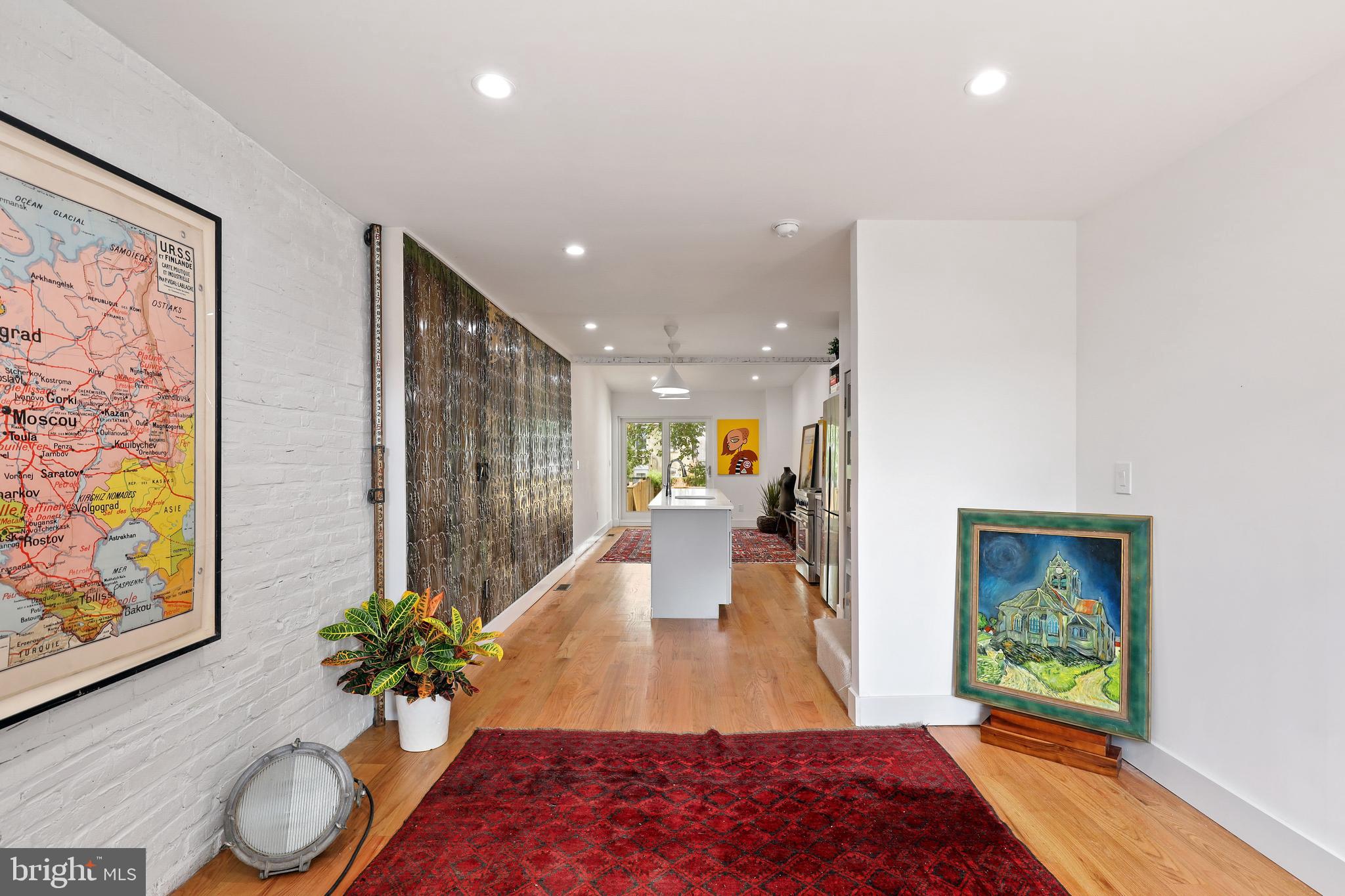 HOLLINS MARKET - Residential