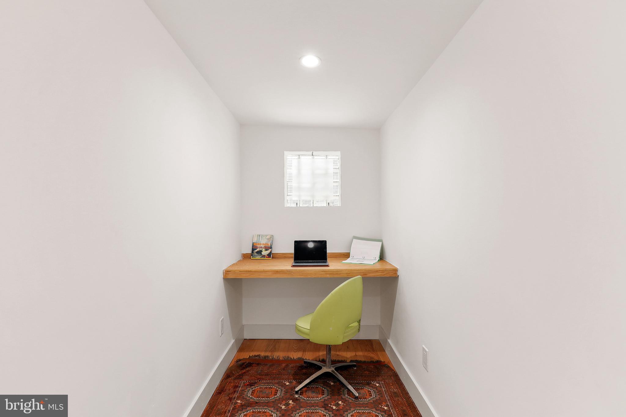 HOLLINS MARKET - Residential