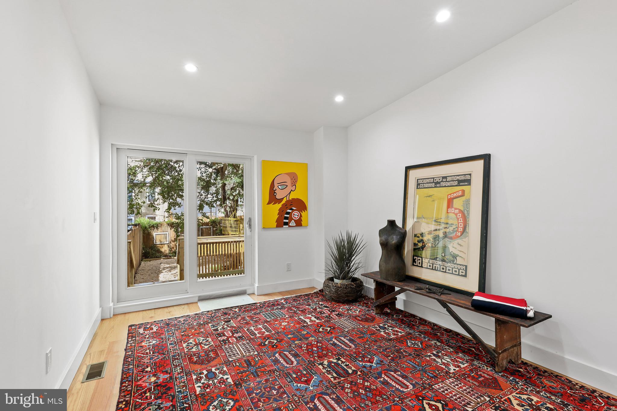 HOLLINS MARKET - Residential