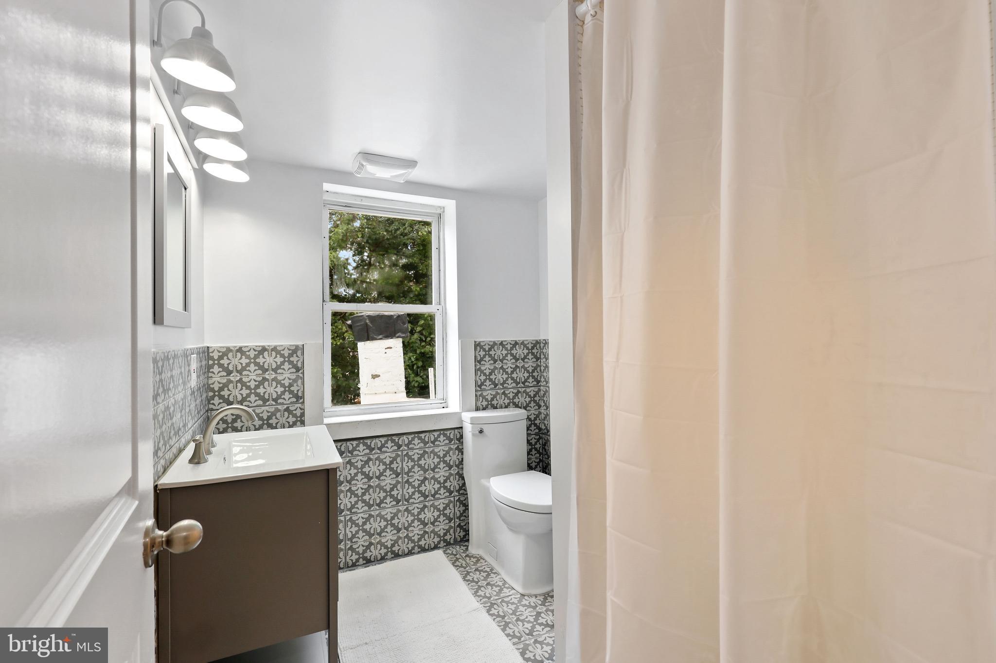 HOLLINS MARKET - Residential