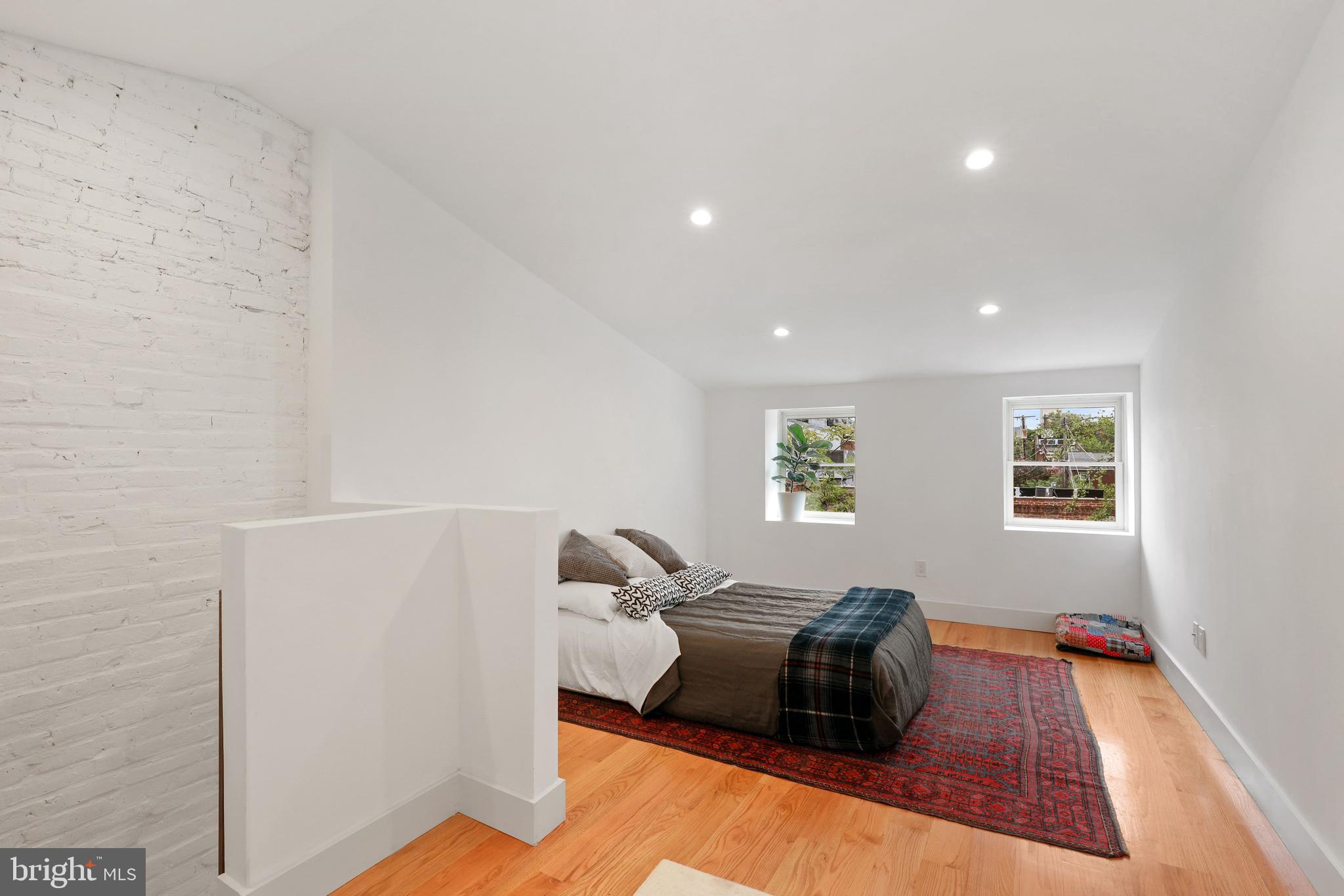 HOLLINS MARKET - Residential