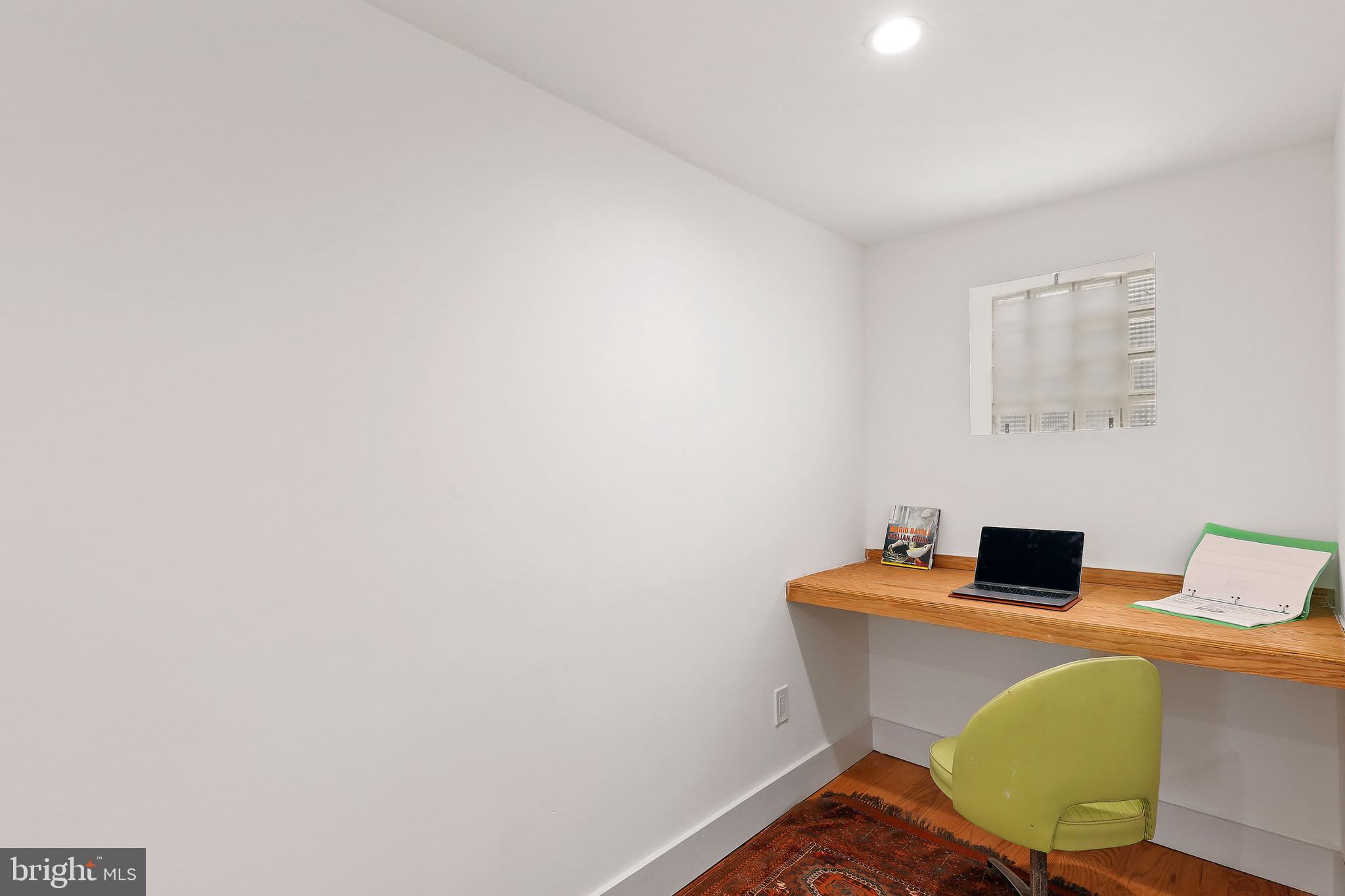 HOLLINS MARKET - Residential