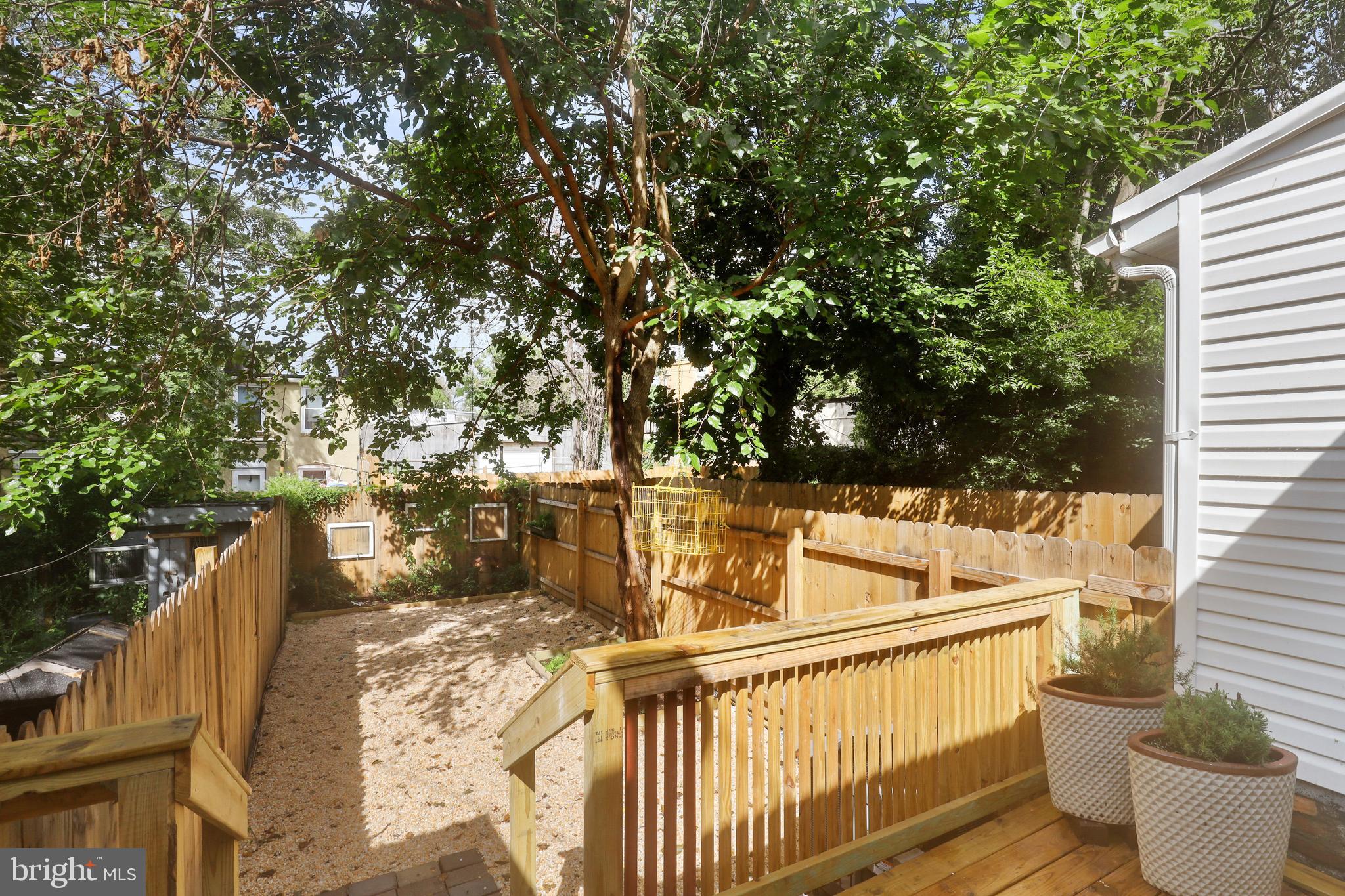 HOLLINS MARKET - Residential