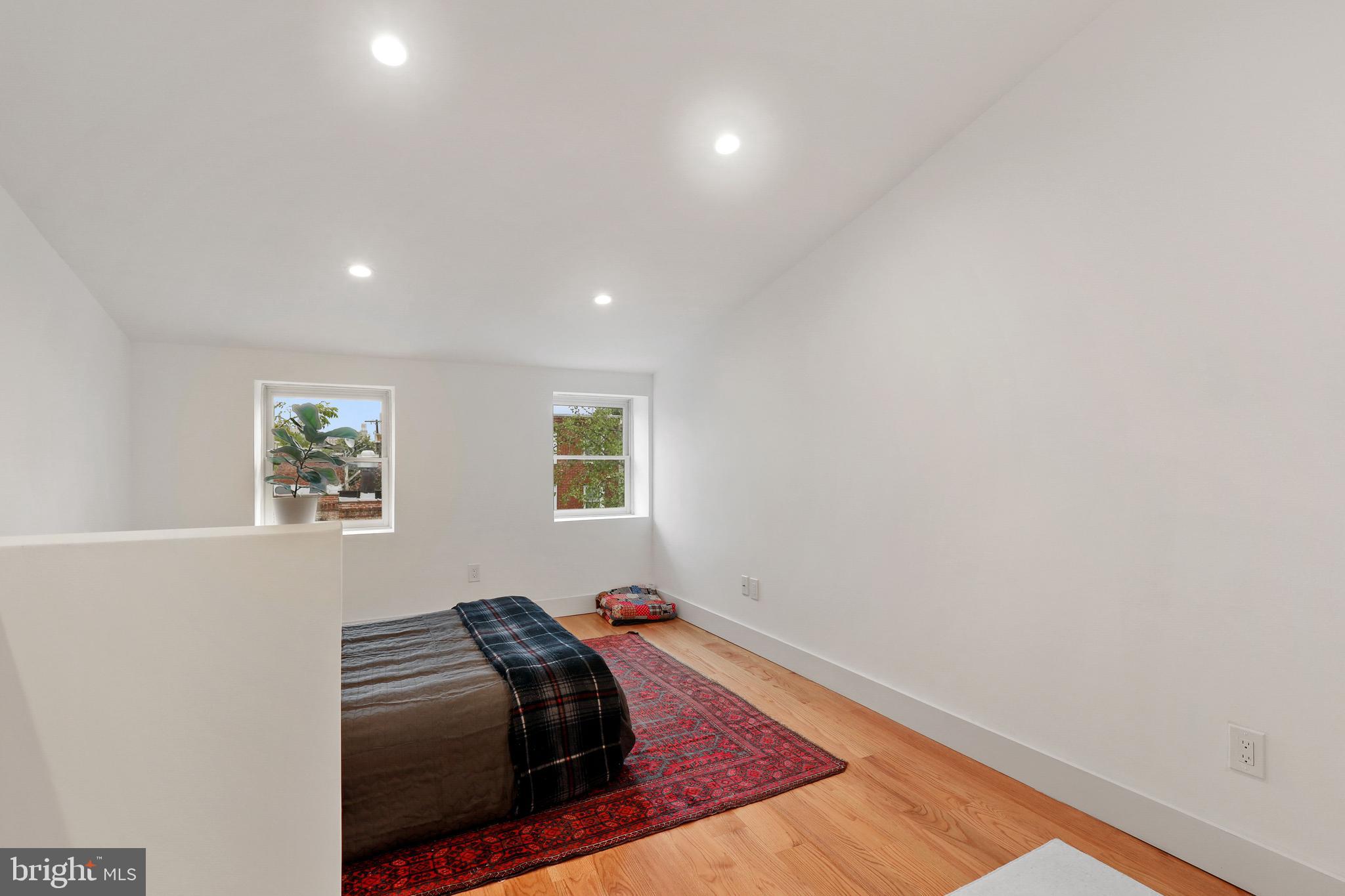 HOLLINS MARKET - Residential